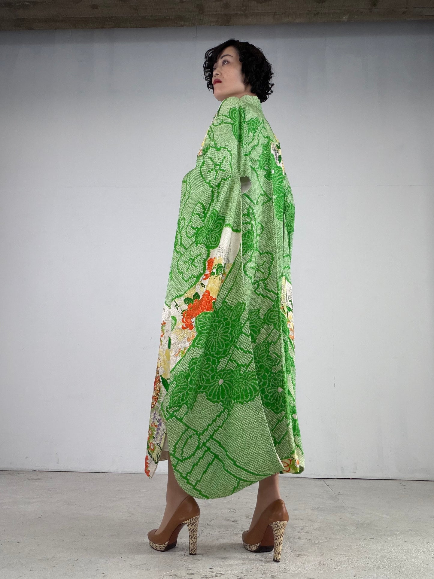 Furisode Kimono Dress Gown with String Belt – Upcycled from Vintage Japanese Kimono "shibori, green, mix, DRE020"
