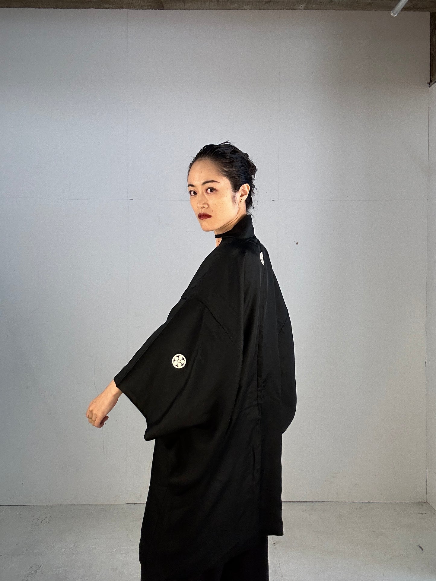 VINTAGE KUROMONTSUKI HAORI "koban uma"