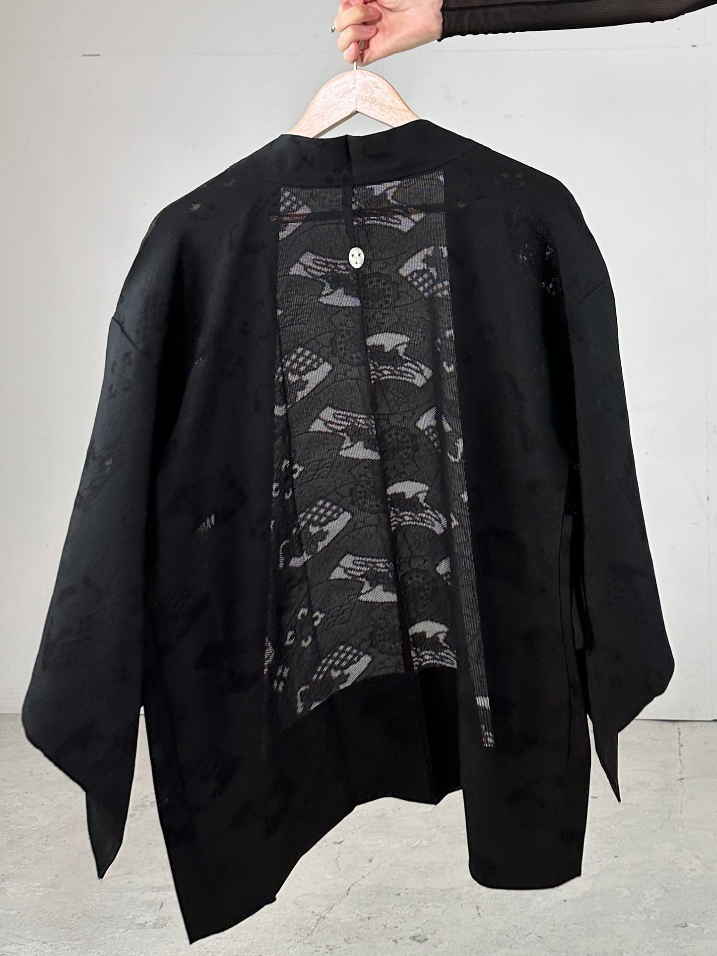 VINTAGE BLACK  HAORI SHEER “ougi montsukii"