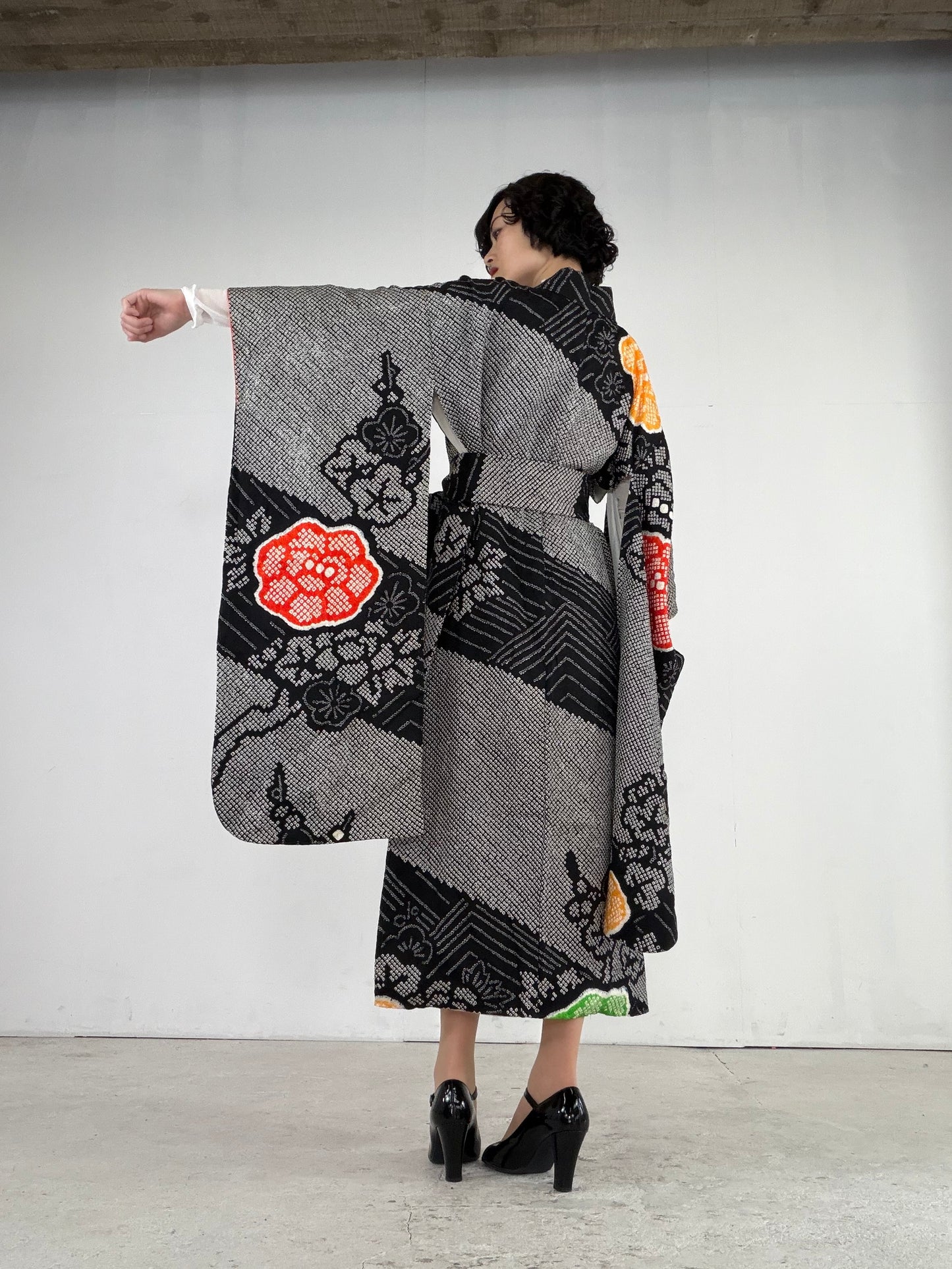 Furisode Kimono Dress Gown with String Belt – Upcycled from Vintage Japanese Kimono "shibori, black, DRE027"