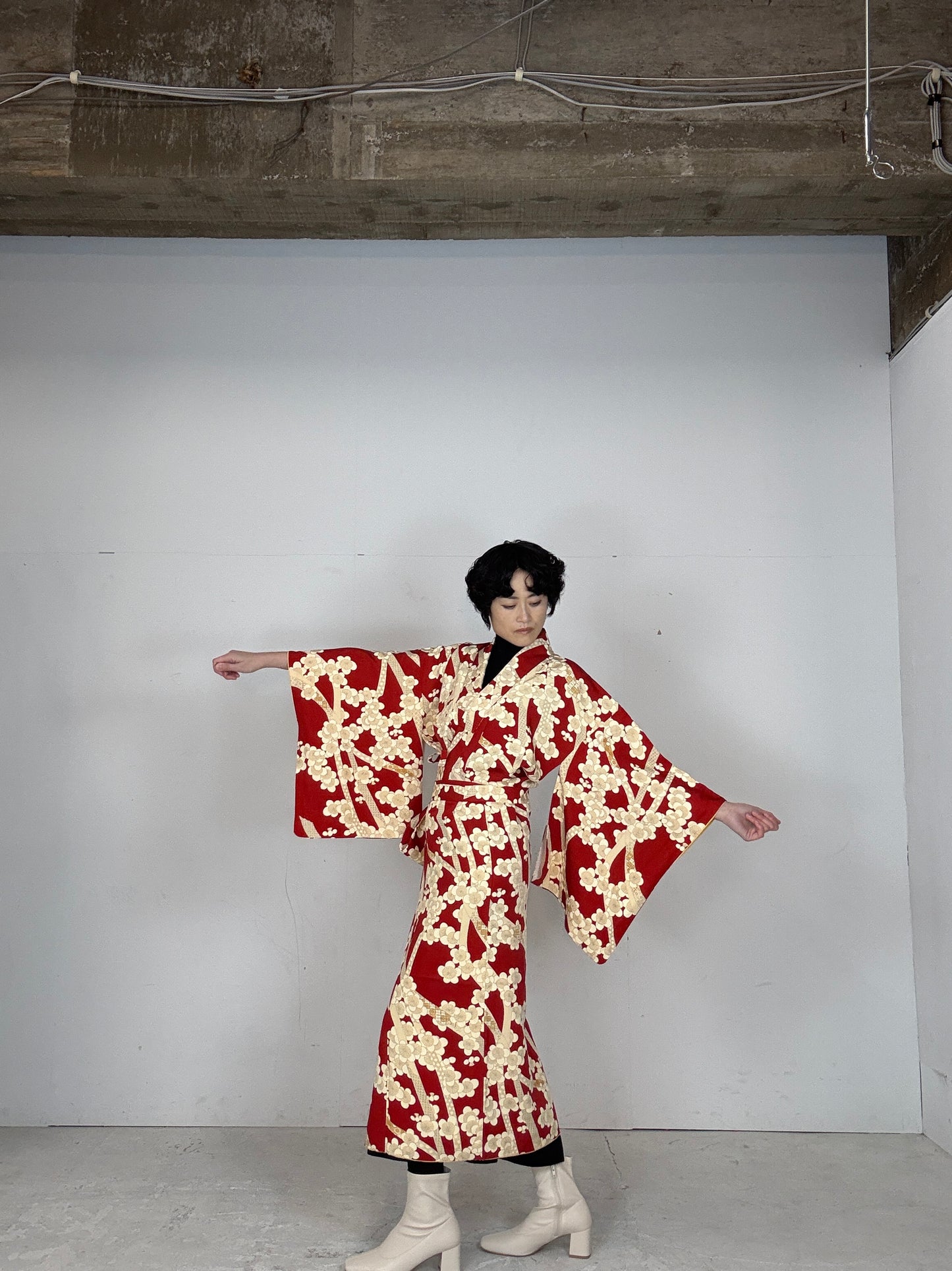 REIWA NIBUSHIKI KIMONO upcycled from Japanese kimono “AKA”