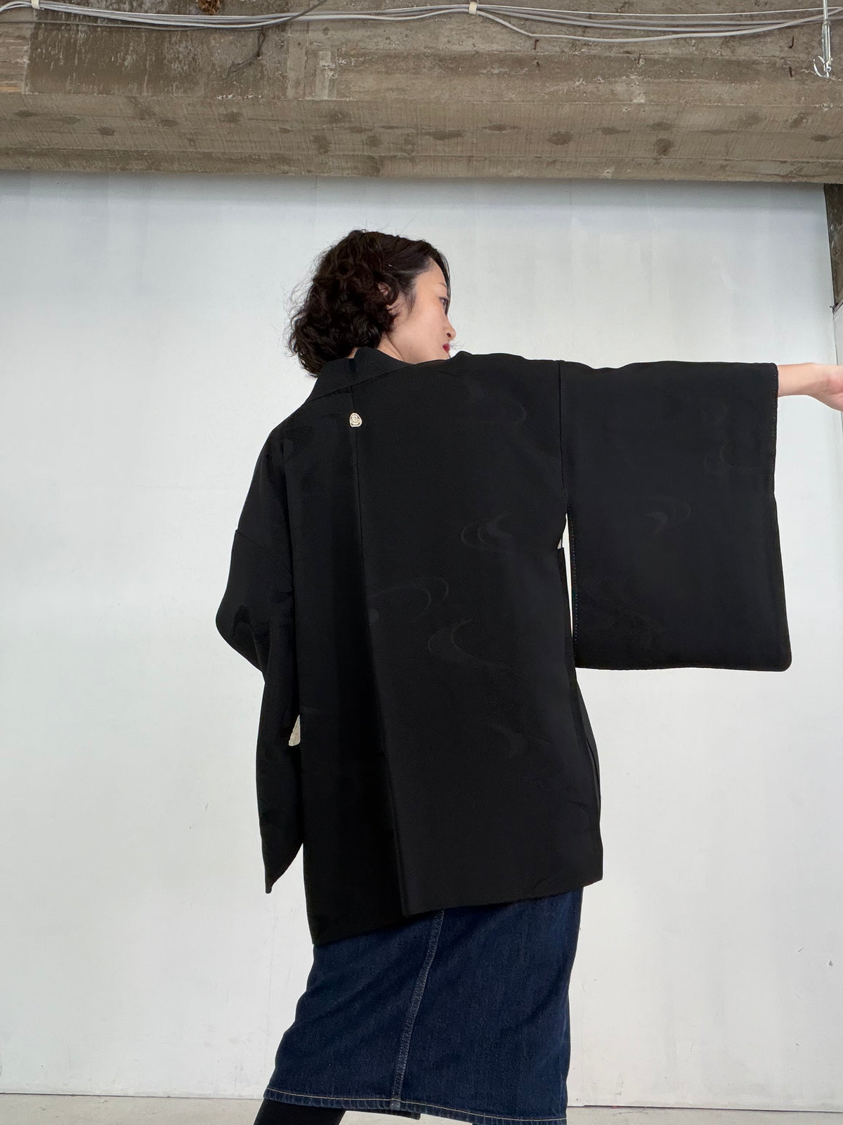 VINTAGE BLACK HAORI  "Moon-Shaped Water Motif,  BLK208" *damage