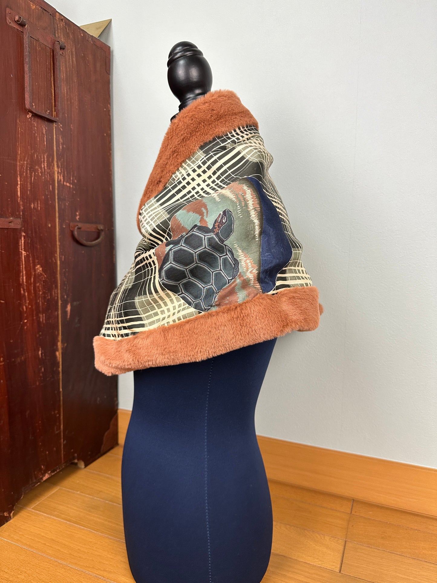 FAUX FUR SCARF UPCYCLED FROM DAMAGE KIMONO FABRIC "usagi kame Orange"