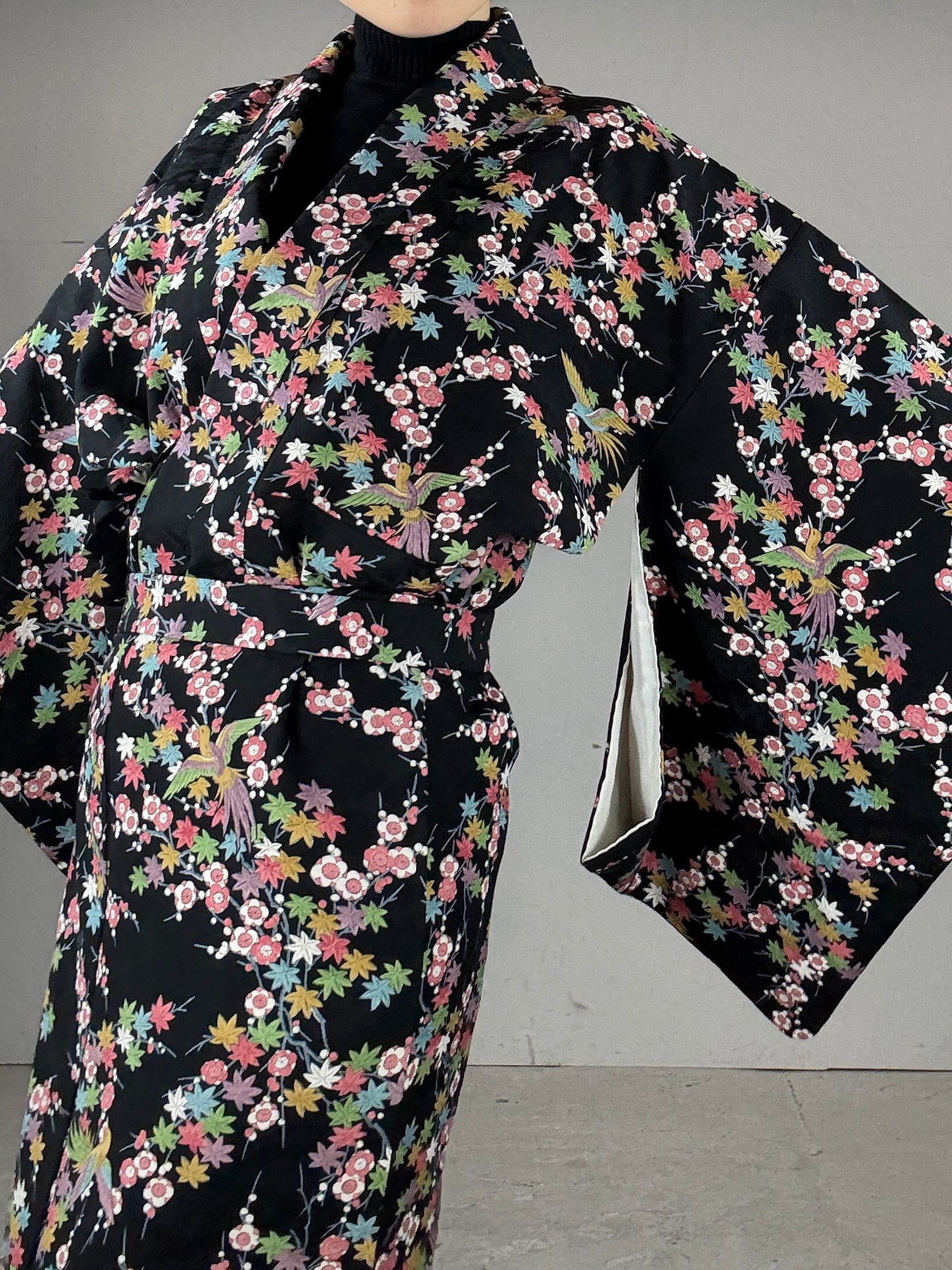 REIWA NIBUSHIKI KIMONO upcycled from Japanese kimono “KURO”