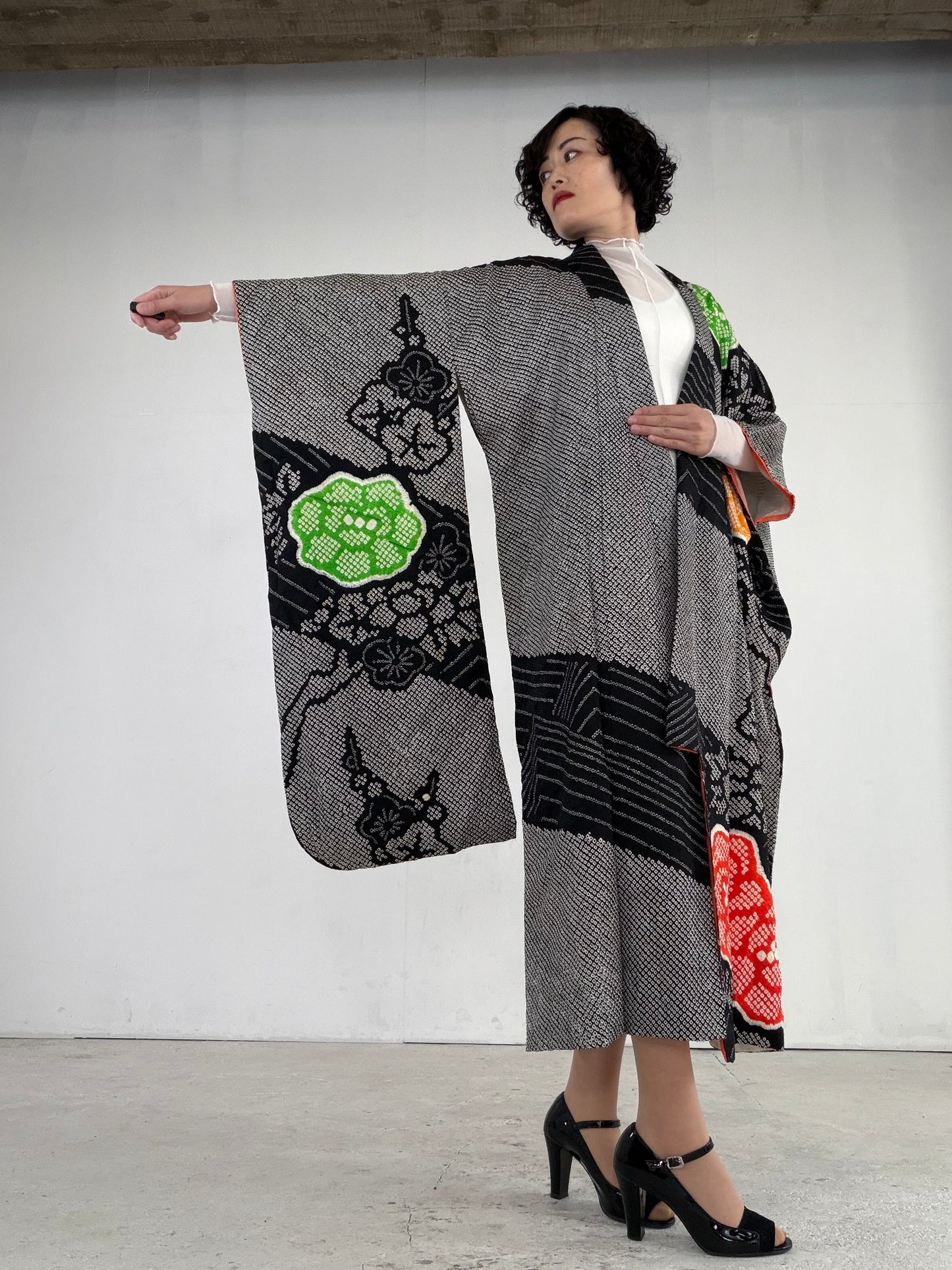 Furisode Kimono Dress Gown with String Belt – Upcycled from Vintage Japanese Kimono "shibori, black, DRE027"