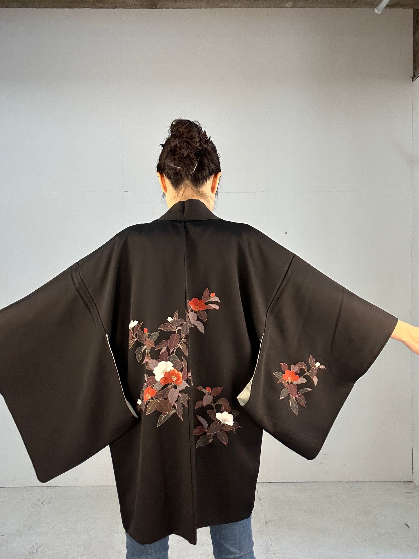 BLACK HAORI "contemporary tsubaki red”