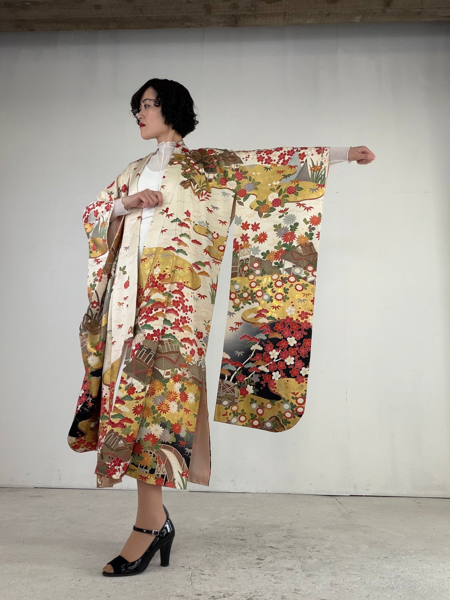 Furisode Kimono Dress Gown with String Belt – Upcycled from Vintage Japanese Kimono "red, shiki, gold DRE024"