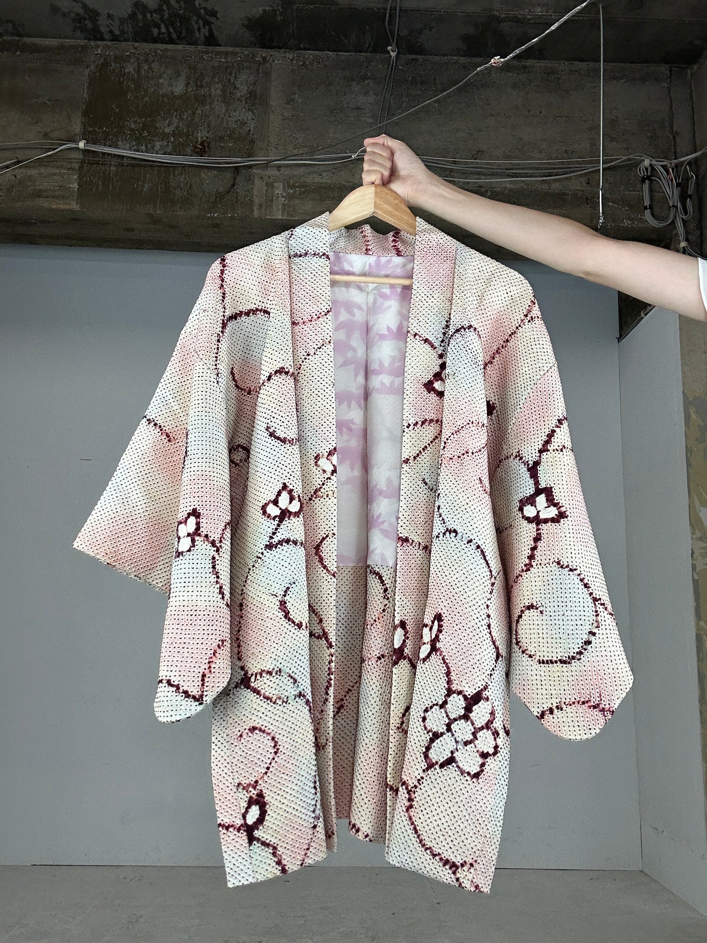 VINTAGE SHIBORI HAORI "white karakusa"