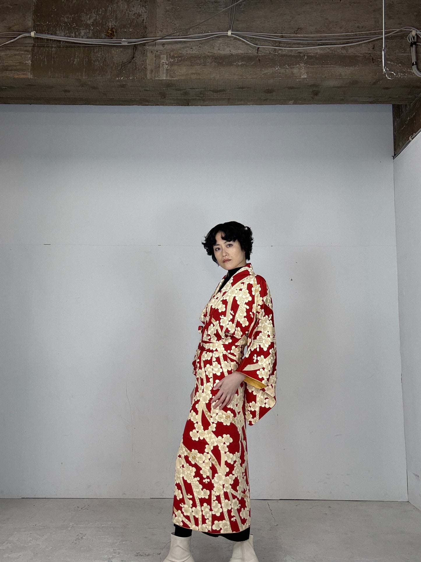 REIWA NIBUSHIKI KIMONO upcycled from Japanese kimono “AKA”