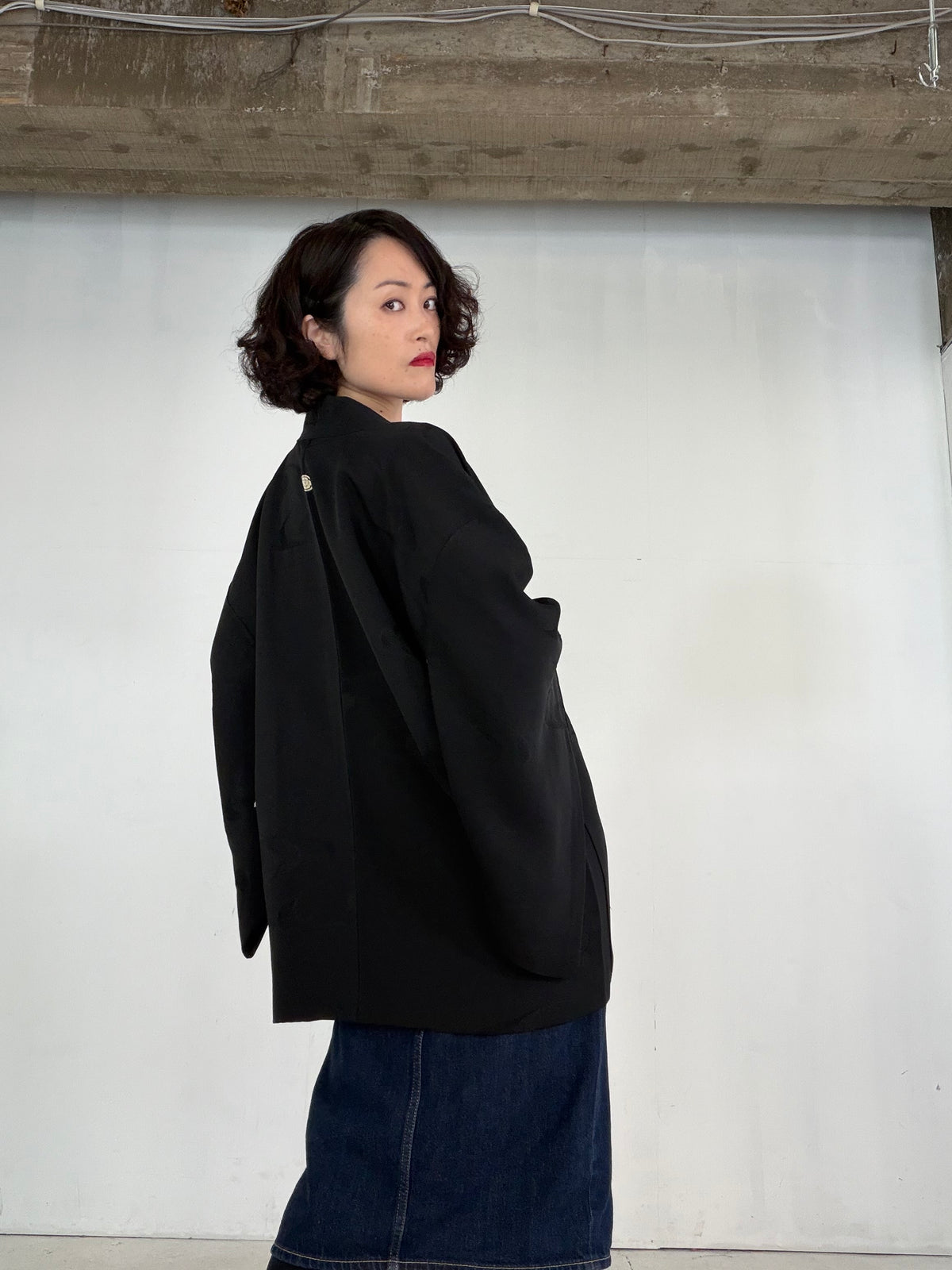 VINTAGE BLACK HAORI  "Moon-Shaped Water Motif,  BLK208" *damage