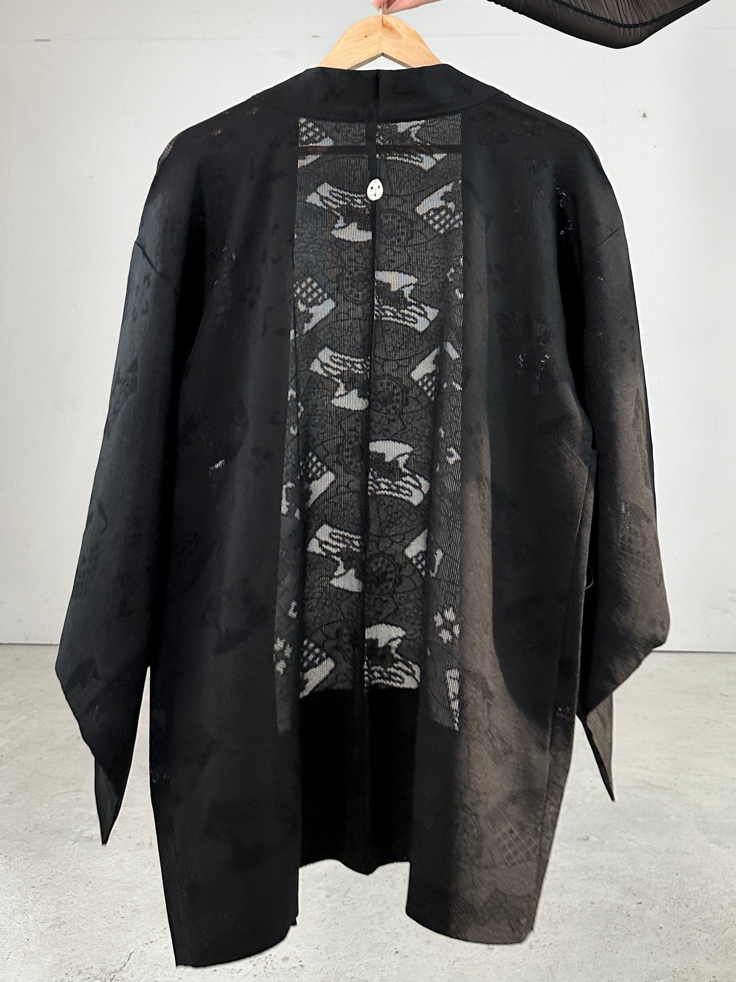 VINTAGE BLACK  HAORI SHEER “ougi montsukii"