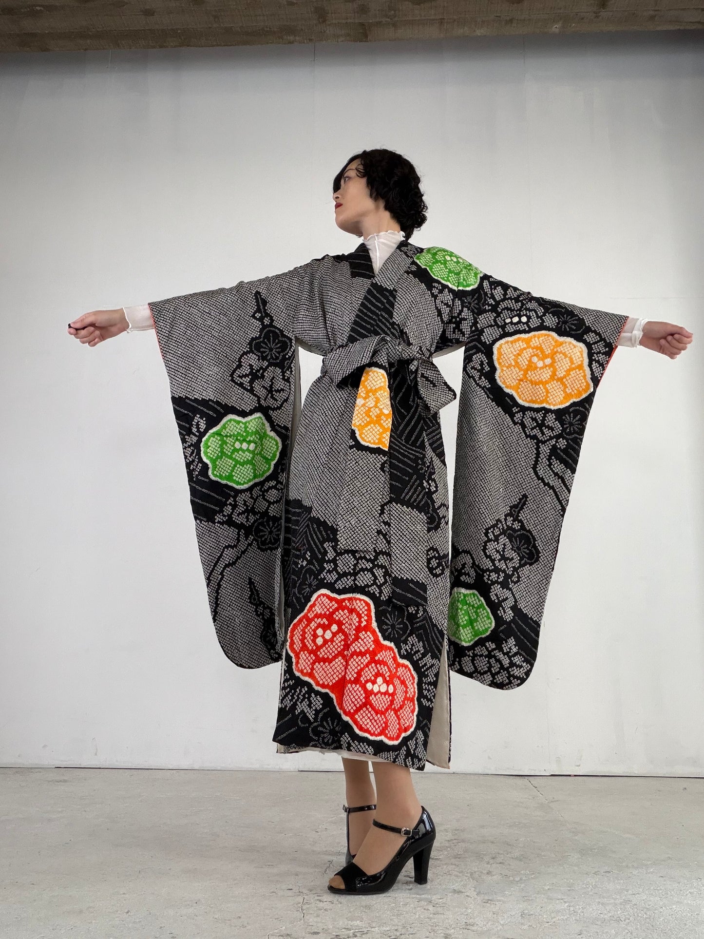 Furisode Kimono Dress Gown with String Belt – Upcycled from Vintage Japanese Kimono "shibori, black, DRE027"
