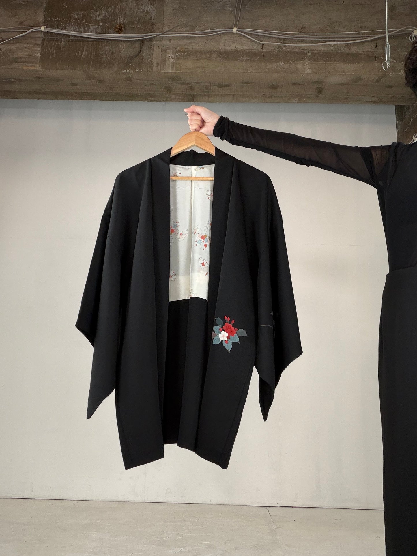 VINTAGE BLACK HAORI  "red, flower, BLK154"