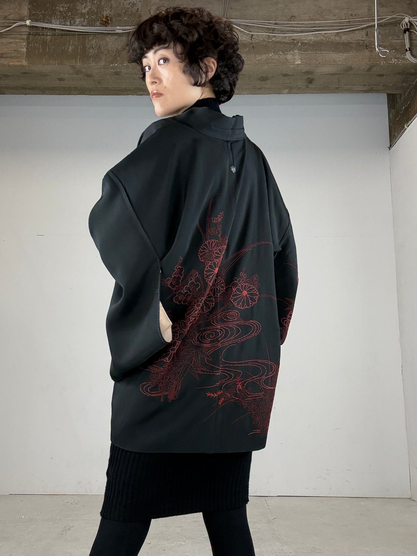 VINTAGE BLACK HAORI "aka, embroidery"