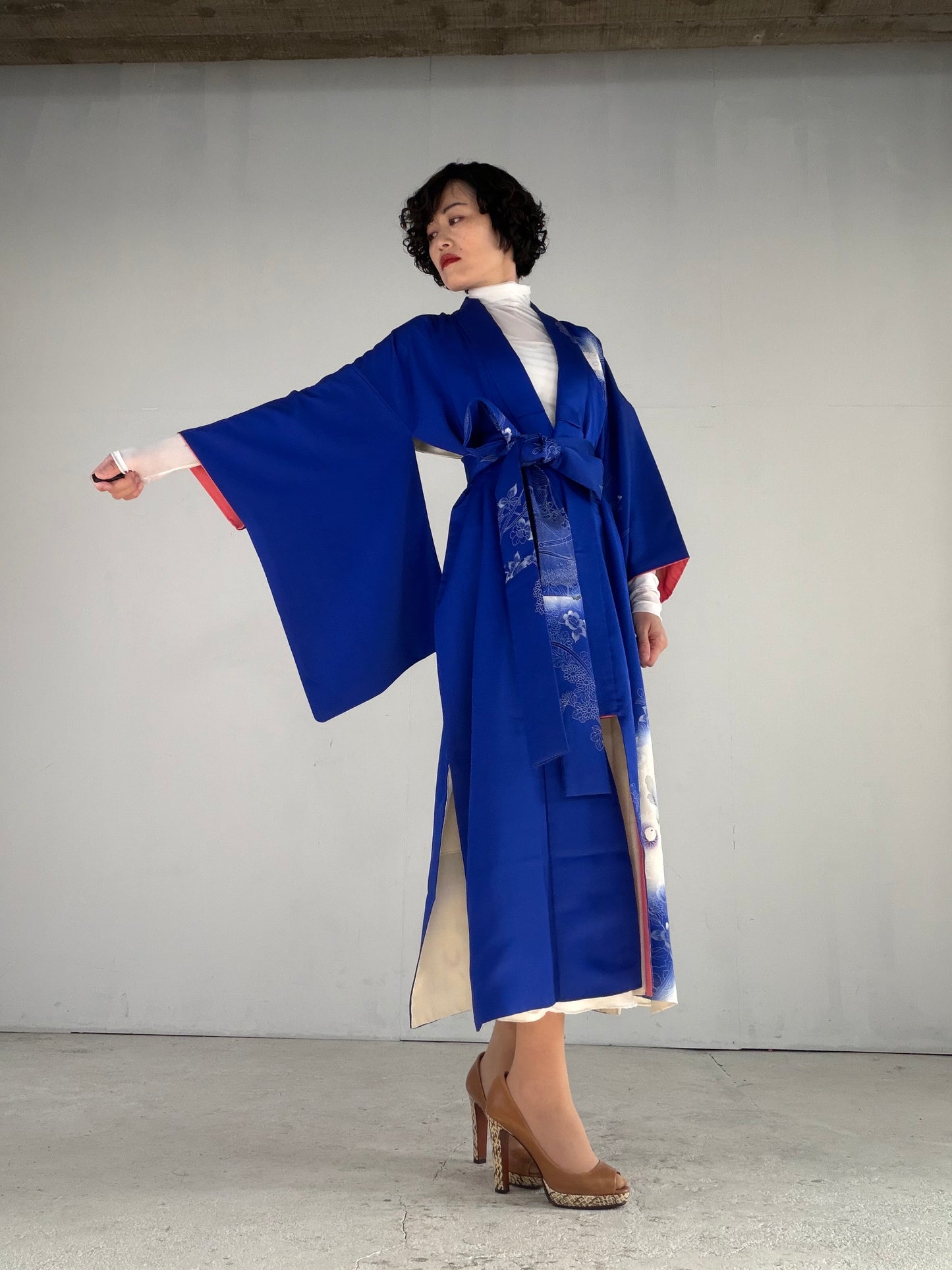 Houmongi Kimono Dress Gown with String Belt – Upcycled from Vintage Japanese Kimono "blue, white, DRE028"