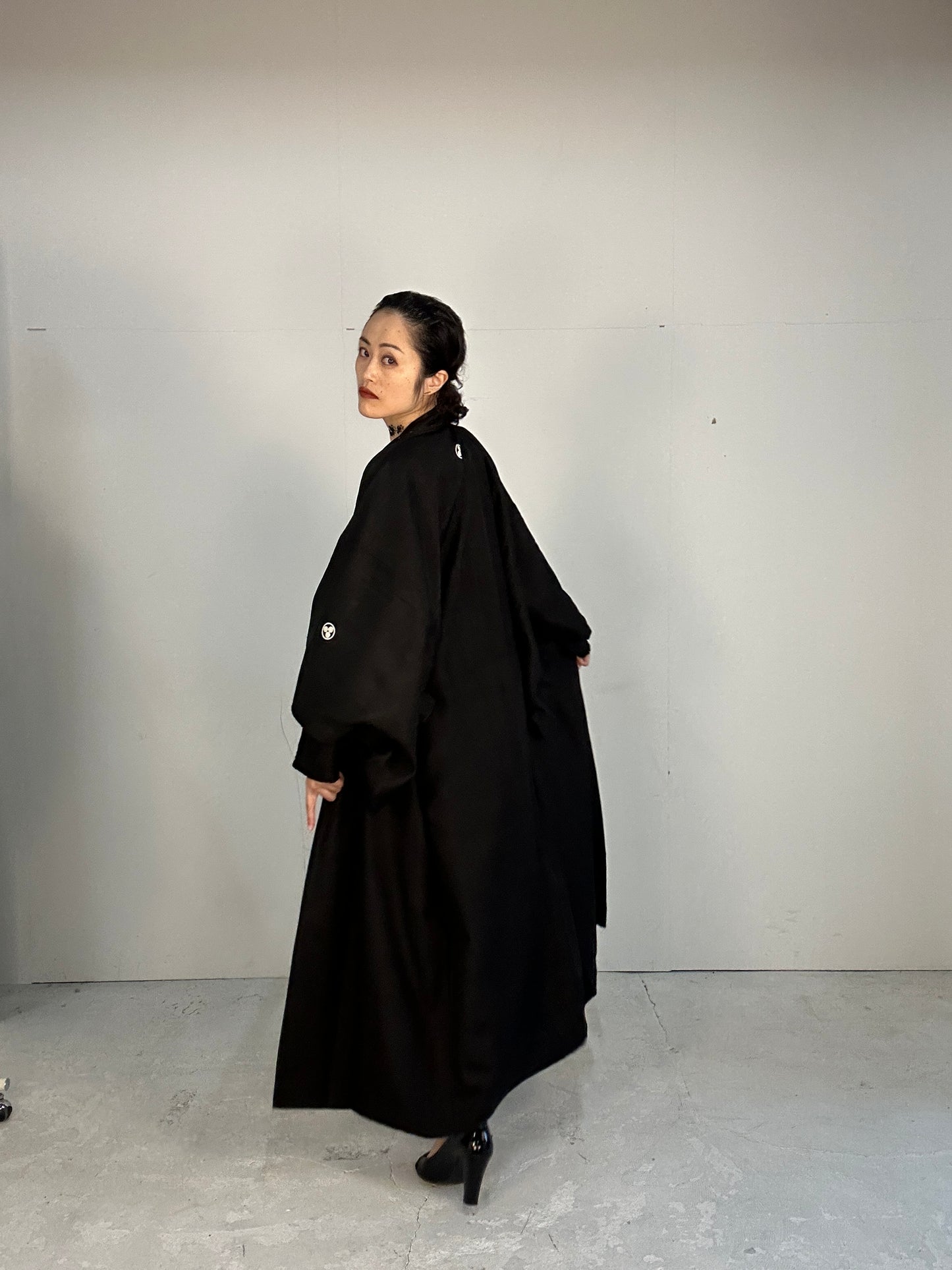 BLACK KIMONO MONTSUKI "antique"