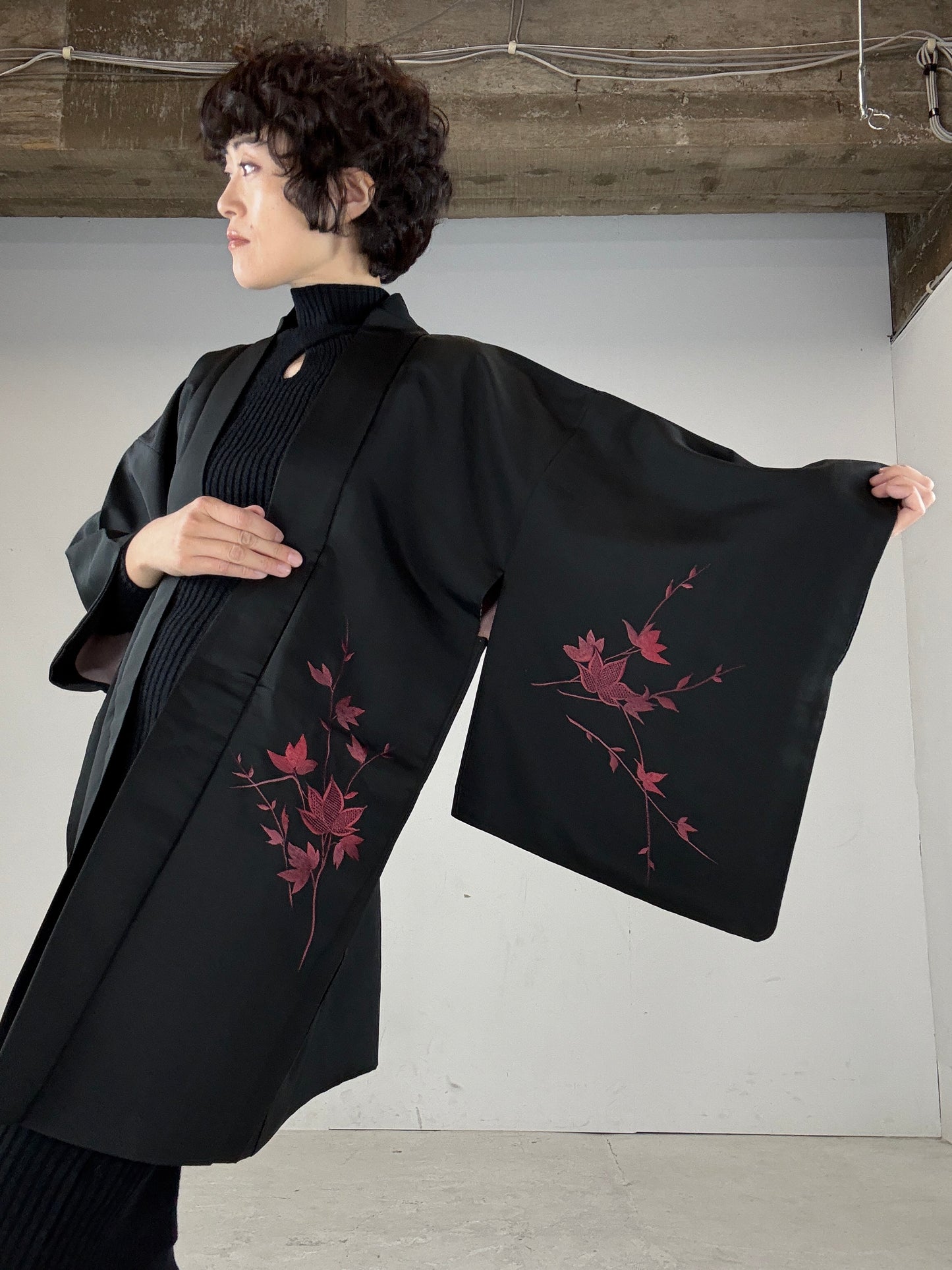 VINTAGE BLACK HAORI "kaede, embroidery" *damage