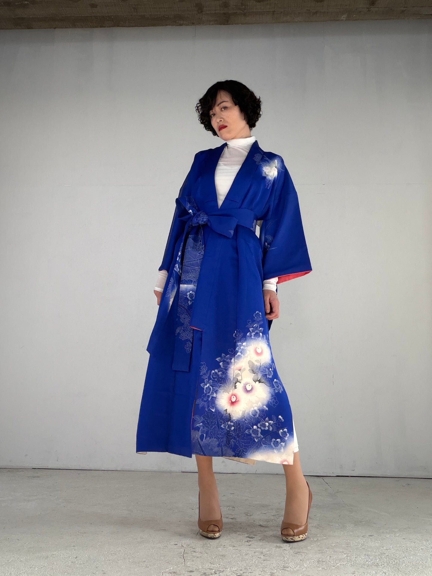 Houmongi Kimono Dress Gown with String Belt – Upcycled from Vintage Japanese Kimono "blue, white, DRE028"
