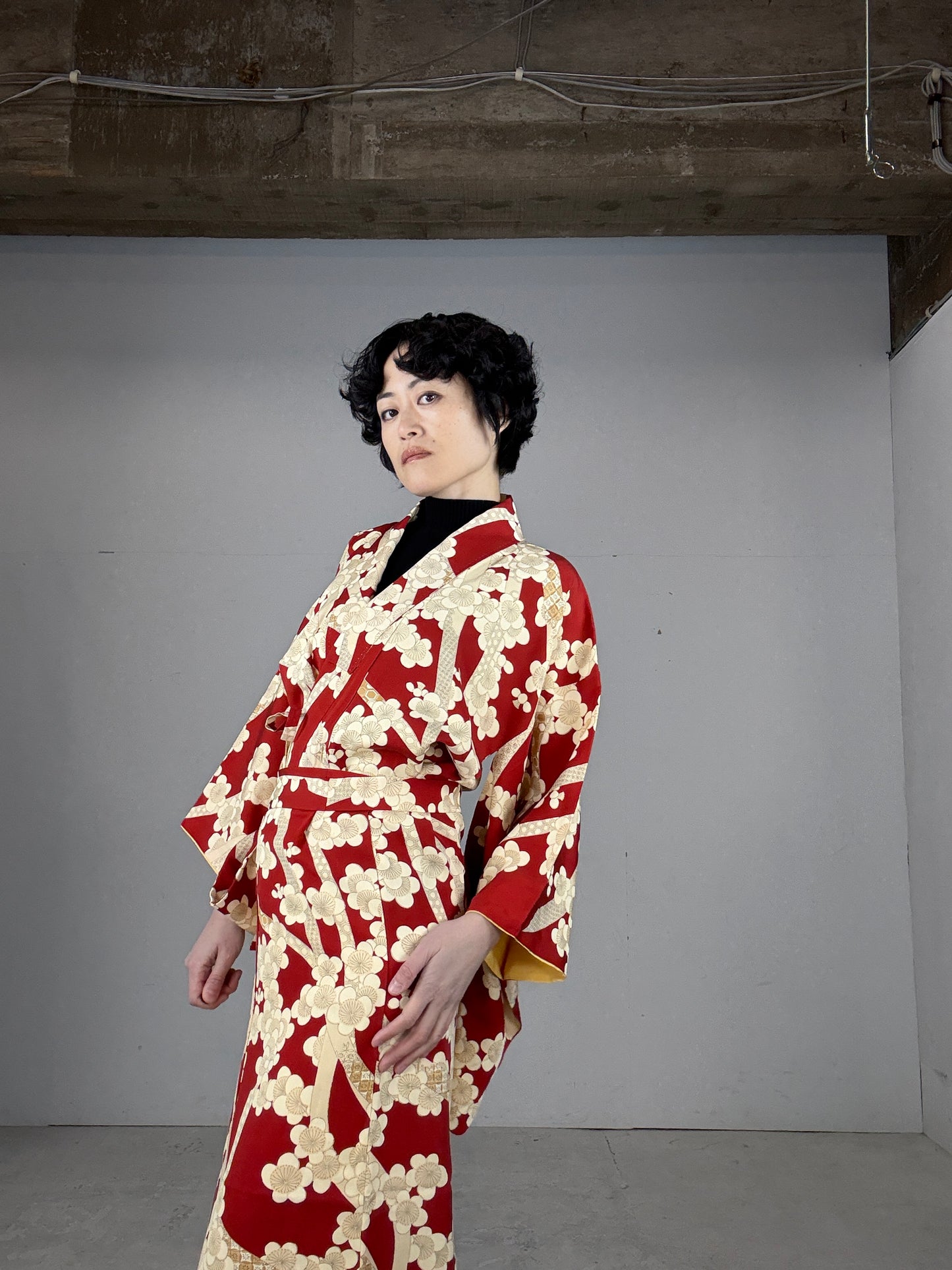 REIWA NIBUSHIKI KIMONO upcycled from Japanese kimono “AKA”