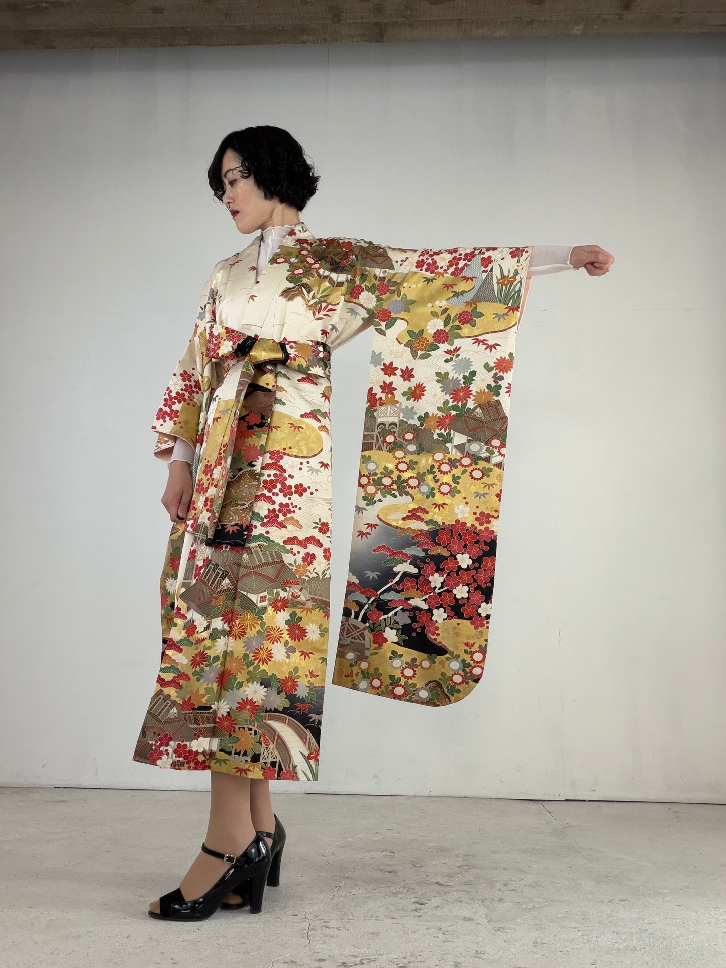 Furisode Kimono Dress Gown with String Belt – Upcycled from Vintage Japanese Kimono "red, shiki, gold DRE024"