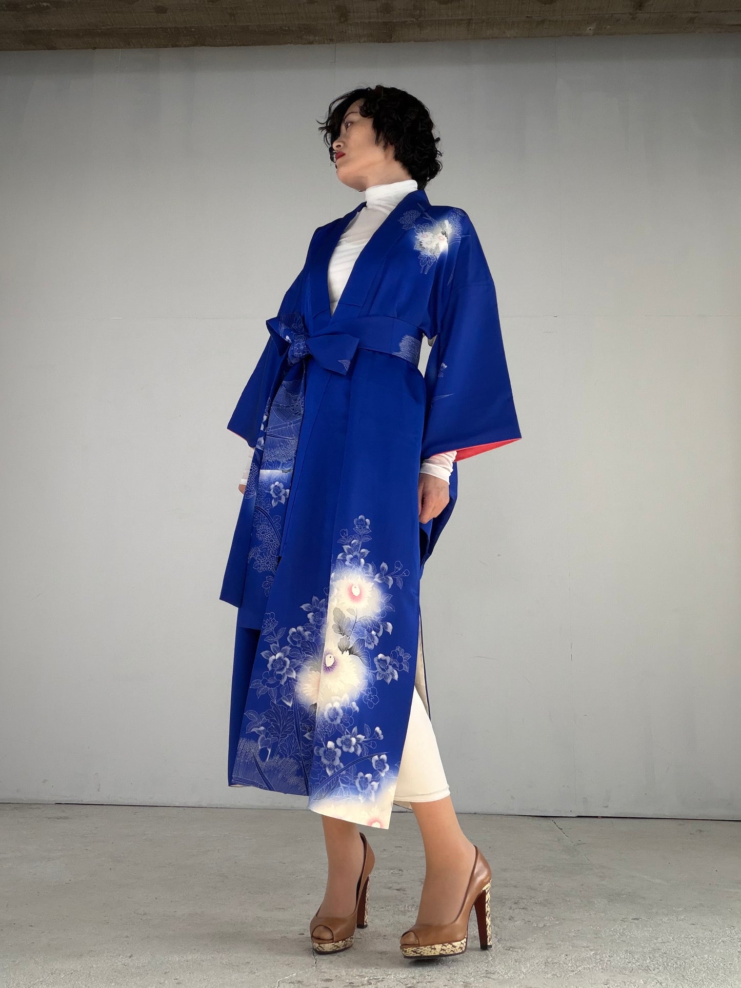 Houmongi Kimono Dress Gown with String Belt – Upcycled from Vintage Japanese Kimono "blue, white, DRE028"