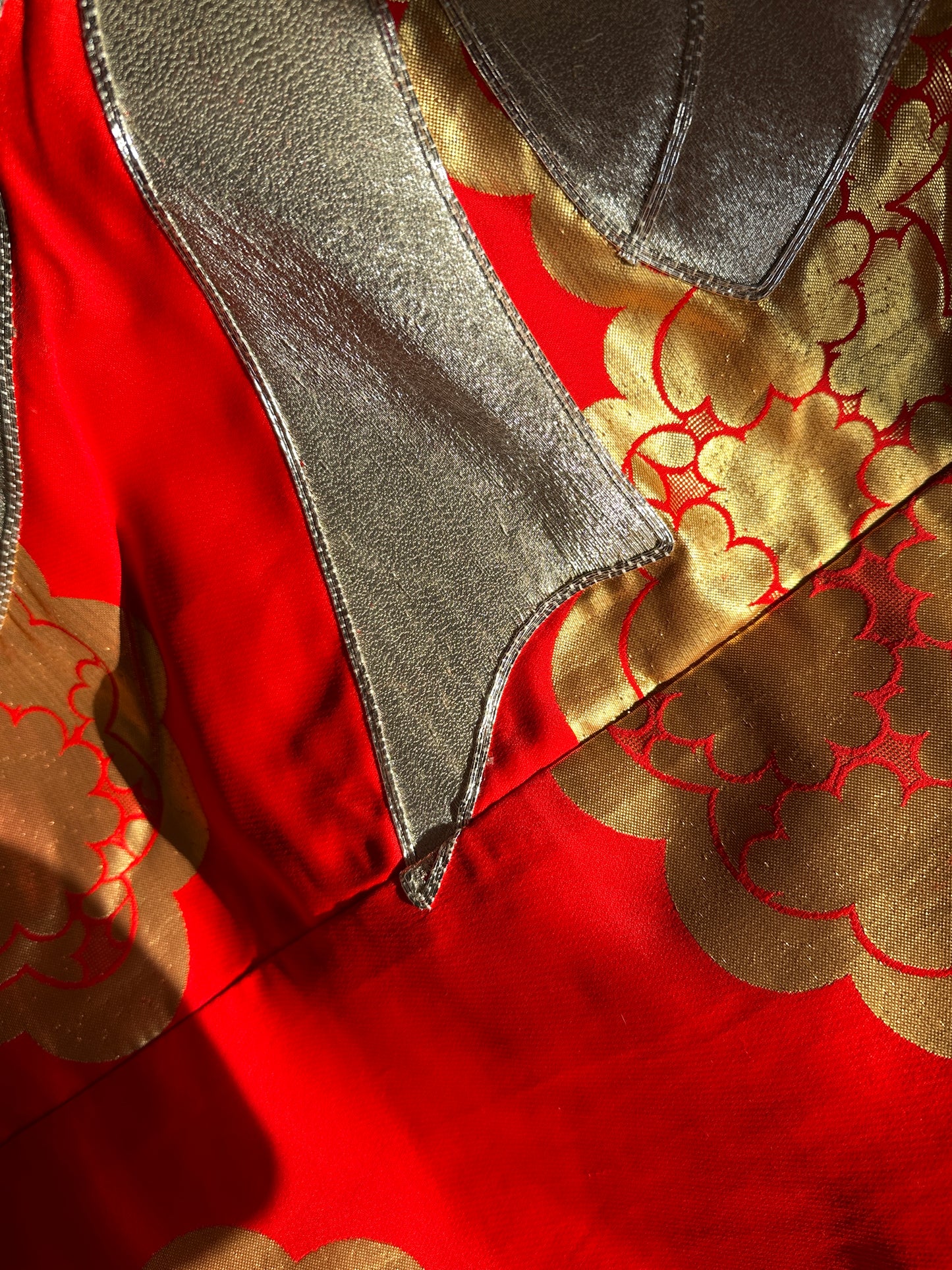 UCHIKAKE Total embroidery / Sewed on the collar/ RED GOLD