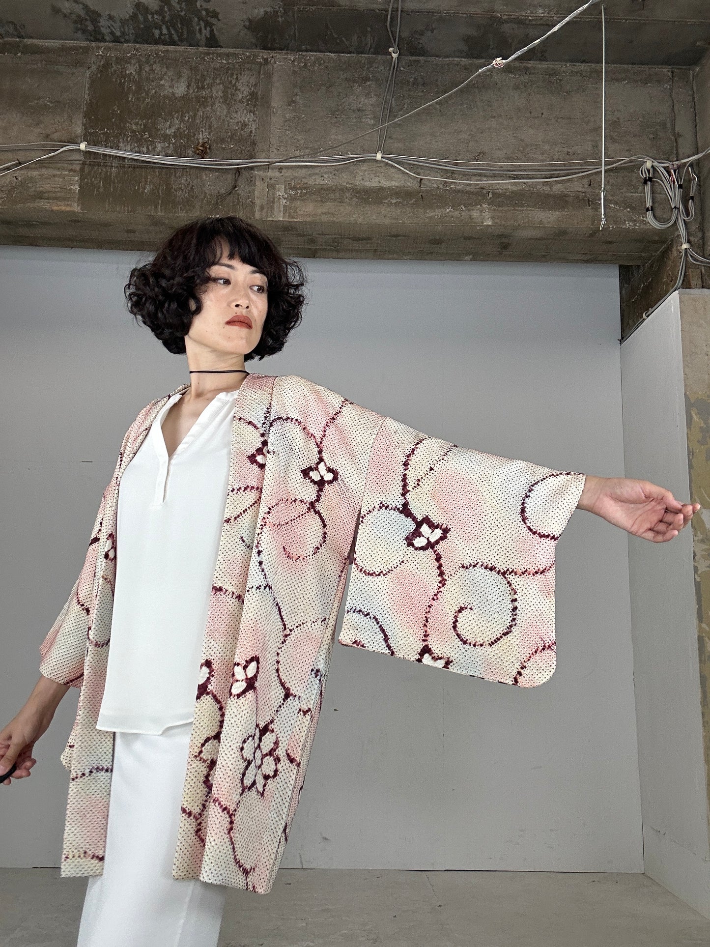 VINTAGE SHIBORI HAORI "white karakusa"