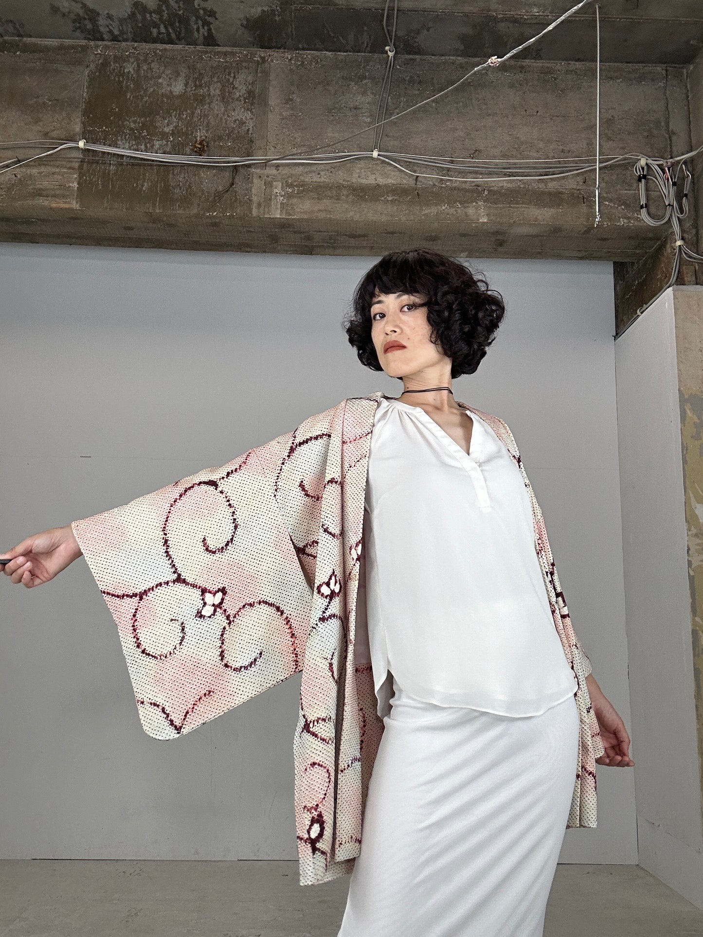 VINTAGE SHIBORI HAORI "white karakusa"