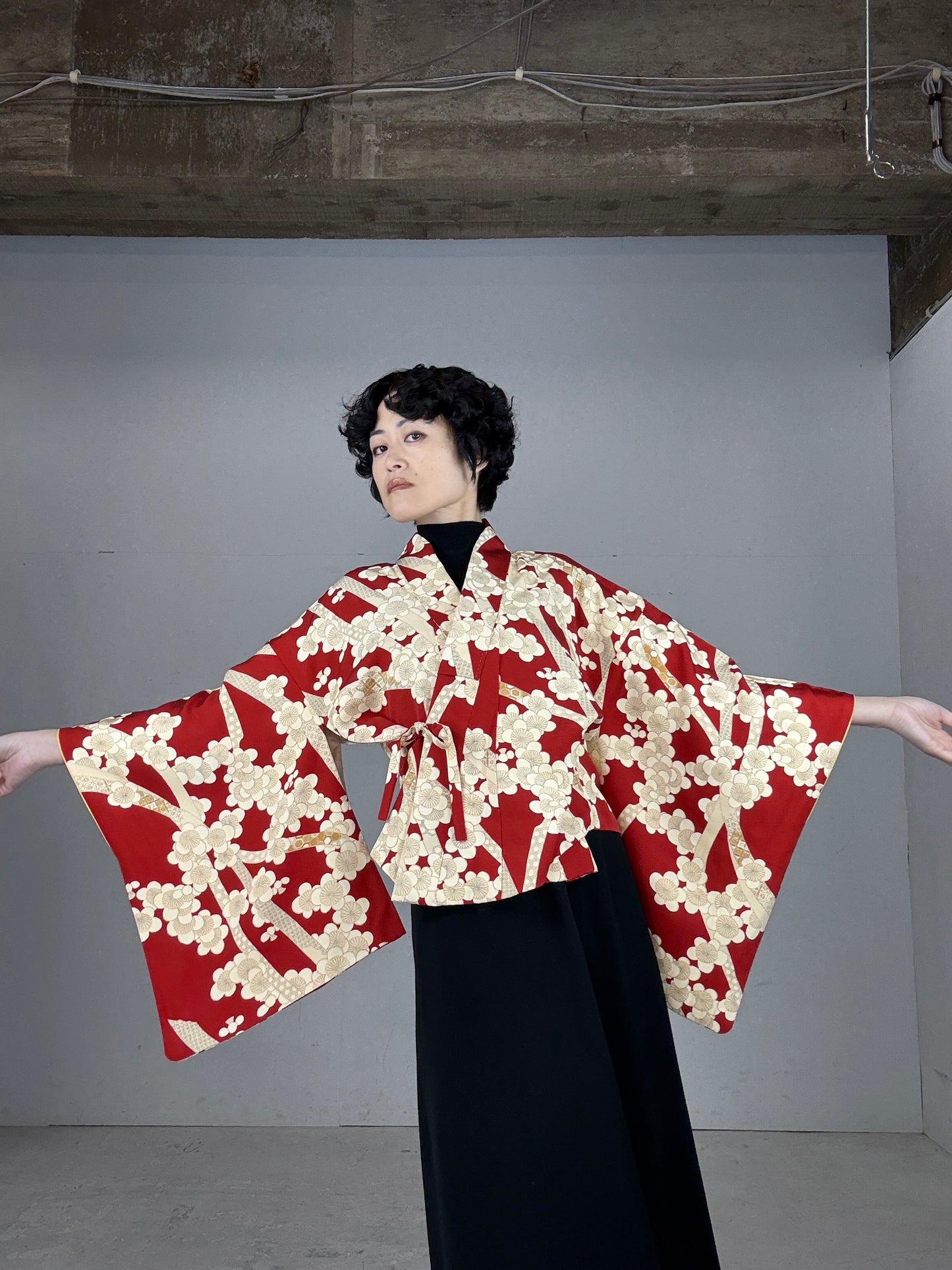 REIWA NIBUSHIKI KIMONO upcycled from Japanese kimono “AKA”