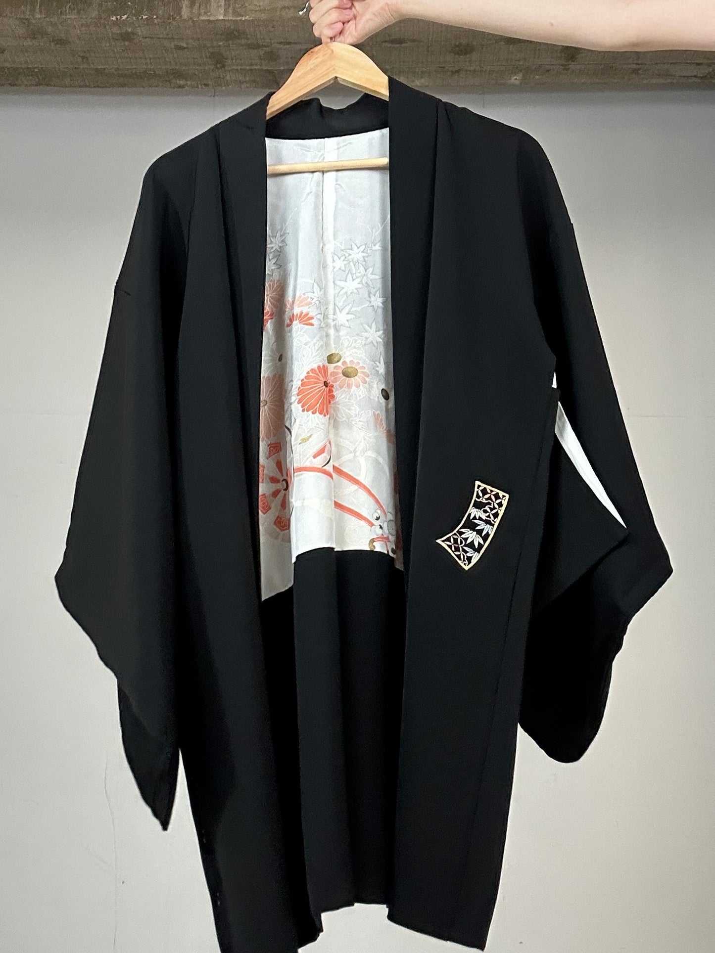 VINTAGE BLACK HAORI "hana shishuu byoubu"