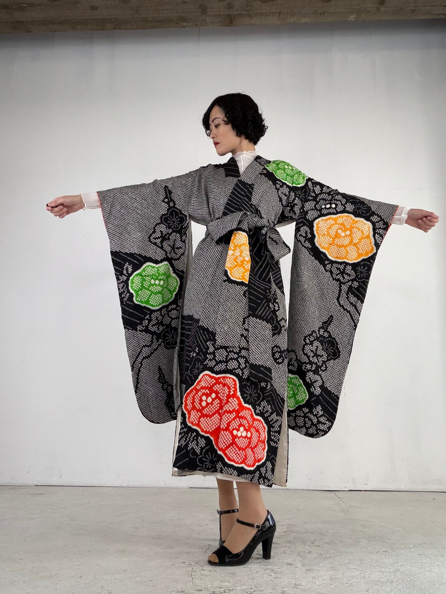 Furisode Kimono Dress Gown with String Belt – Upcycled from Vintage Japanese Kimono "shibori, black, DRE027"