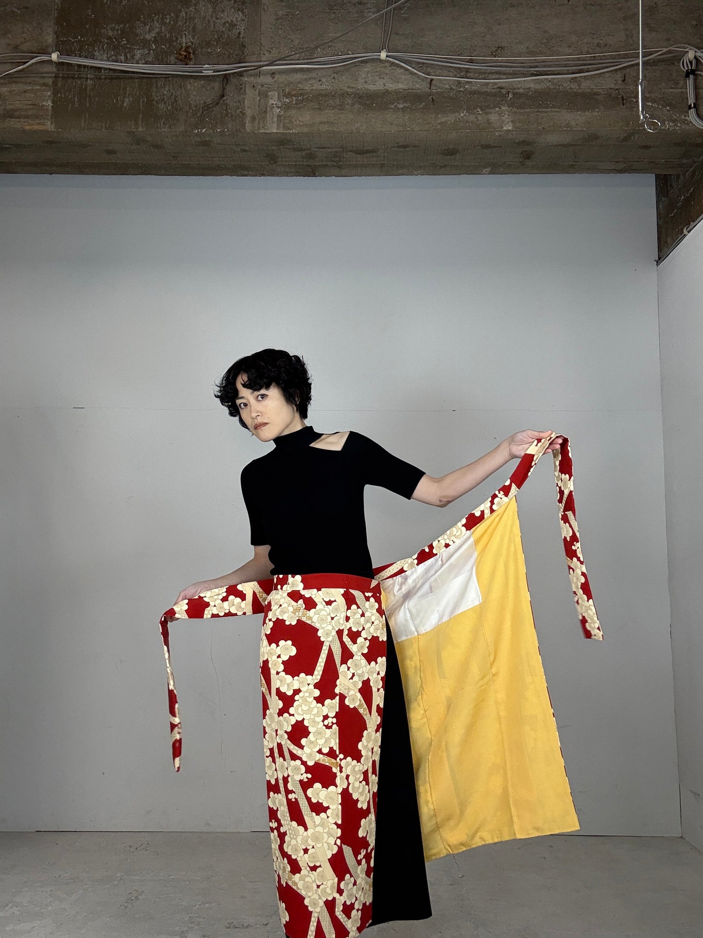 REIWA NIBUSHIKI KIMONO upcycled from Japanese kimono “AKA”