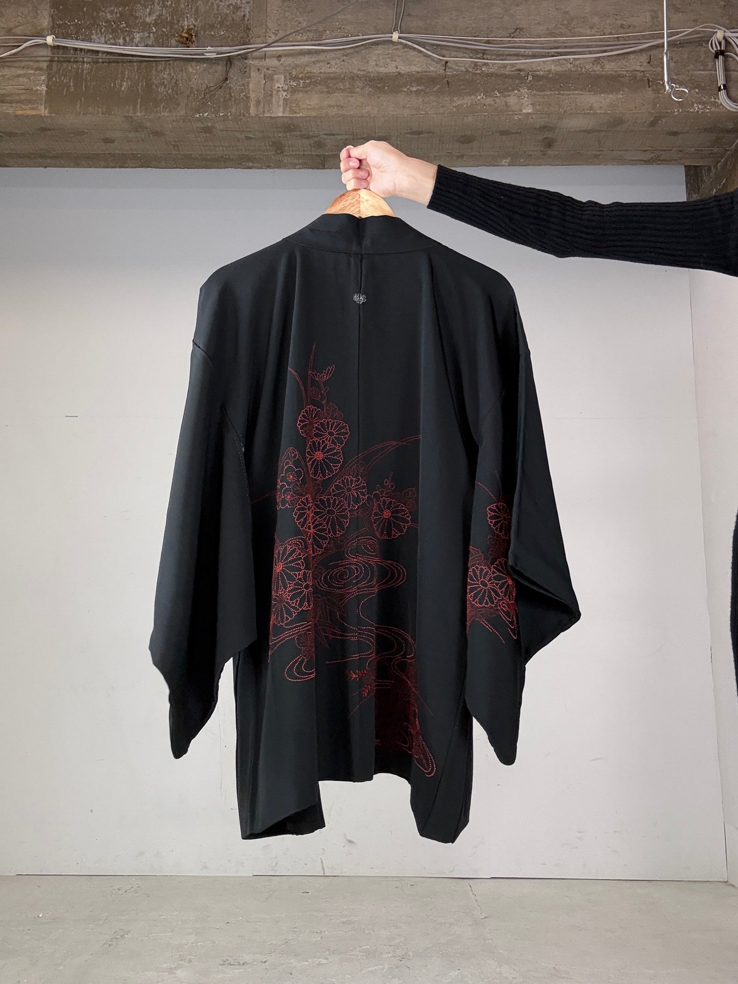 VINTAGE BLACK HAORI "aka, embroidery"