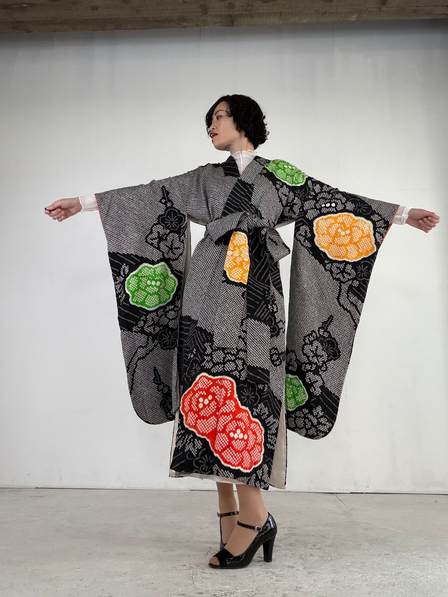 Furisode Kimono Dress Gown with String Belt – Upcycled from Vintage Japanese Kimono "shibori, black, DRE027"