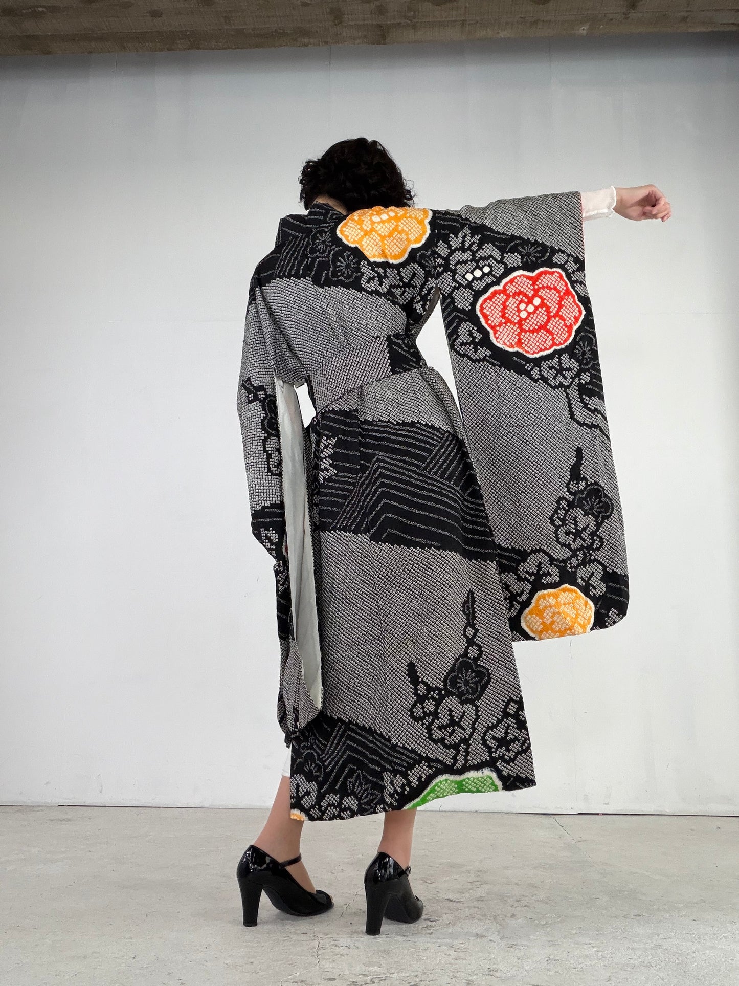 Furisode Kimono Dress Gown with String Belt – Upcycled from Vintage Japanese Kimono "shibori, black, DRE027"