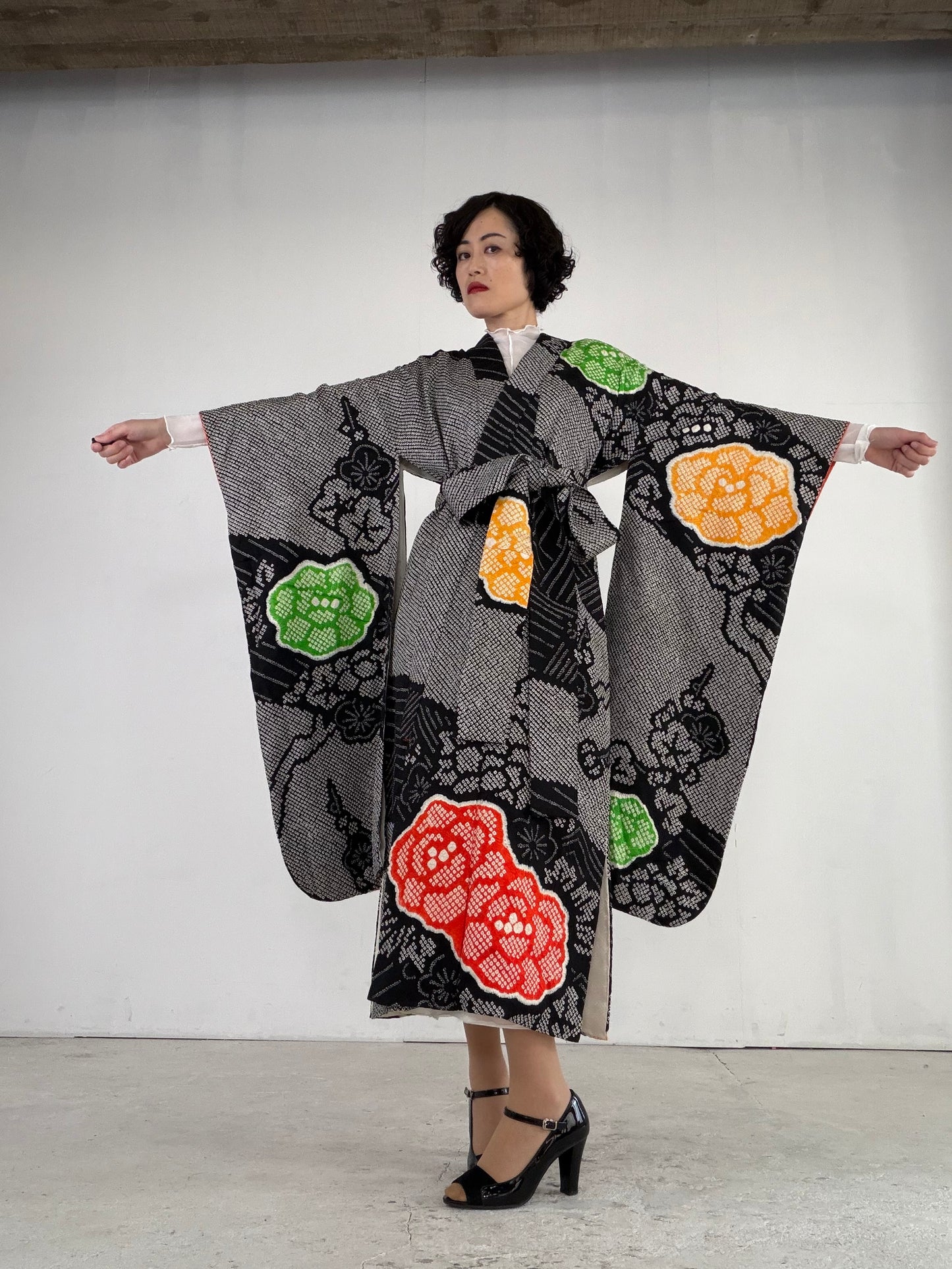 Furisode Kimono Dress Gown with String Belt – Upcycled from Vintage Japanese Kimono "shibori, black, DRE027"
