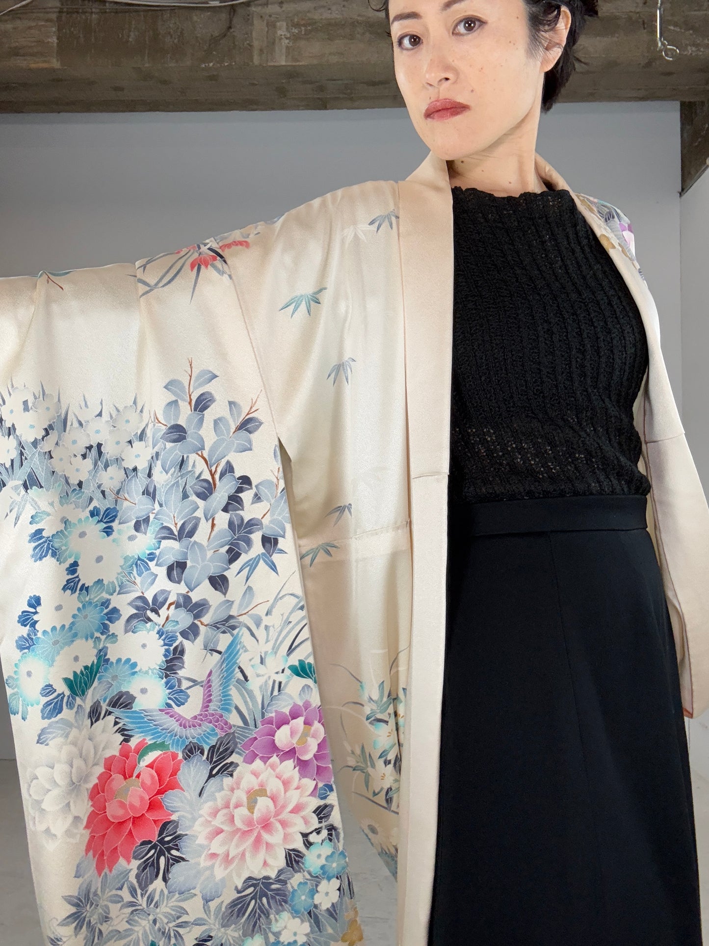 KIMONO Mantle upcycled from Japanese kimono / Sewed on the collar/ *damage repair