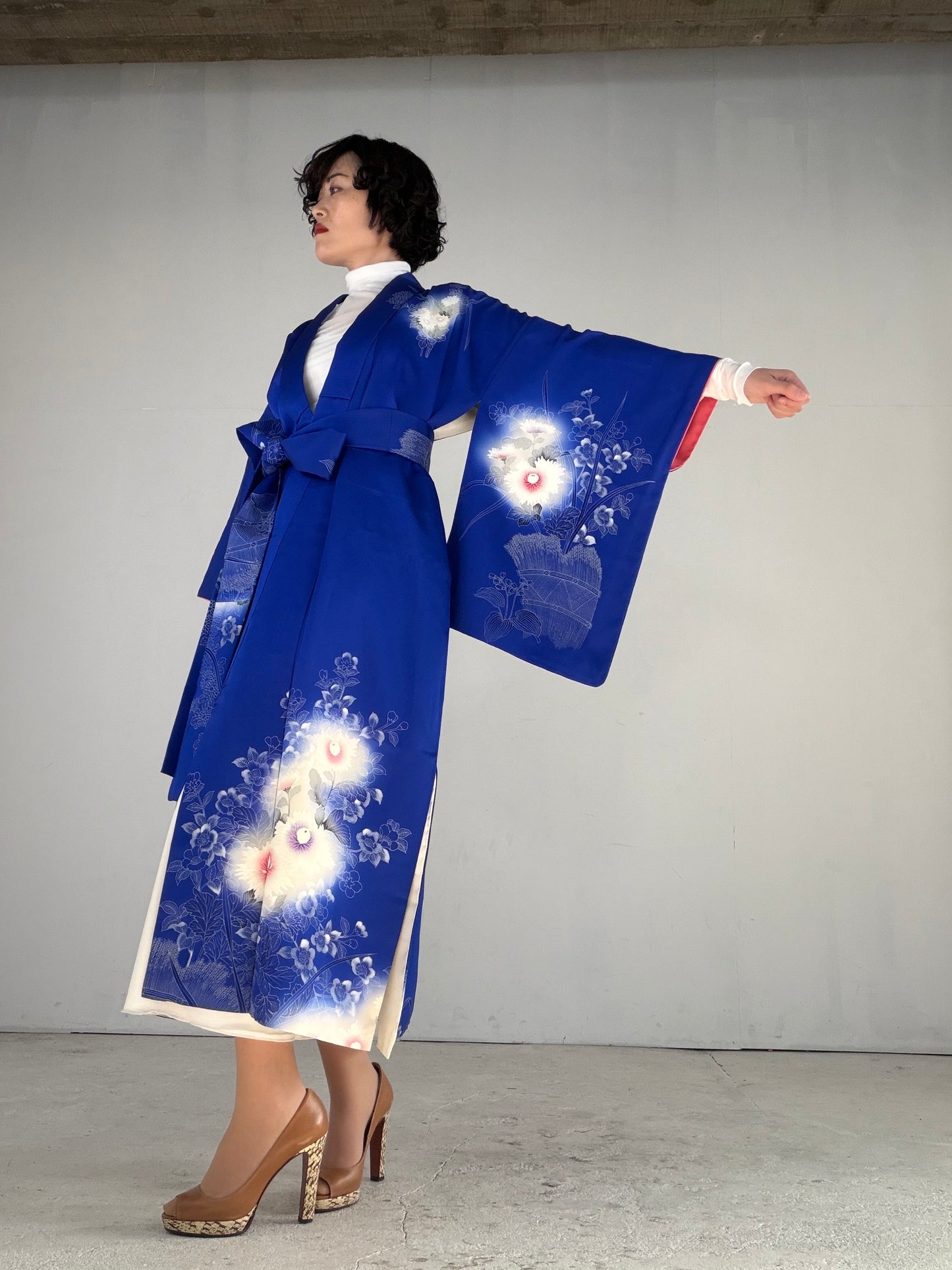 Houmongi Kimono Dress Gown with String Belt – Upcycled from Vintage Japanese Kimono "blue, white, DRE028"