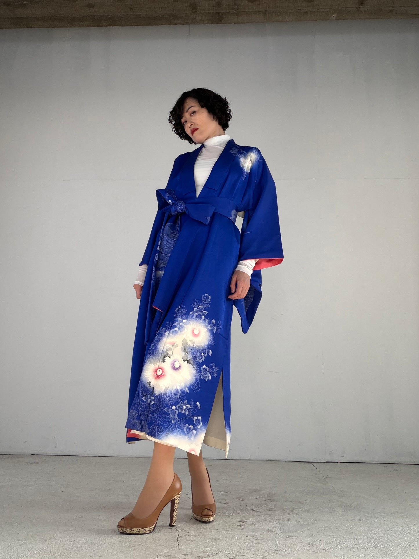 Houmongi Kimono Dress Gown with String Belt – Upcycled from Vintage Japanese Kimono "blue, white, DRE028"