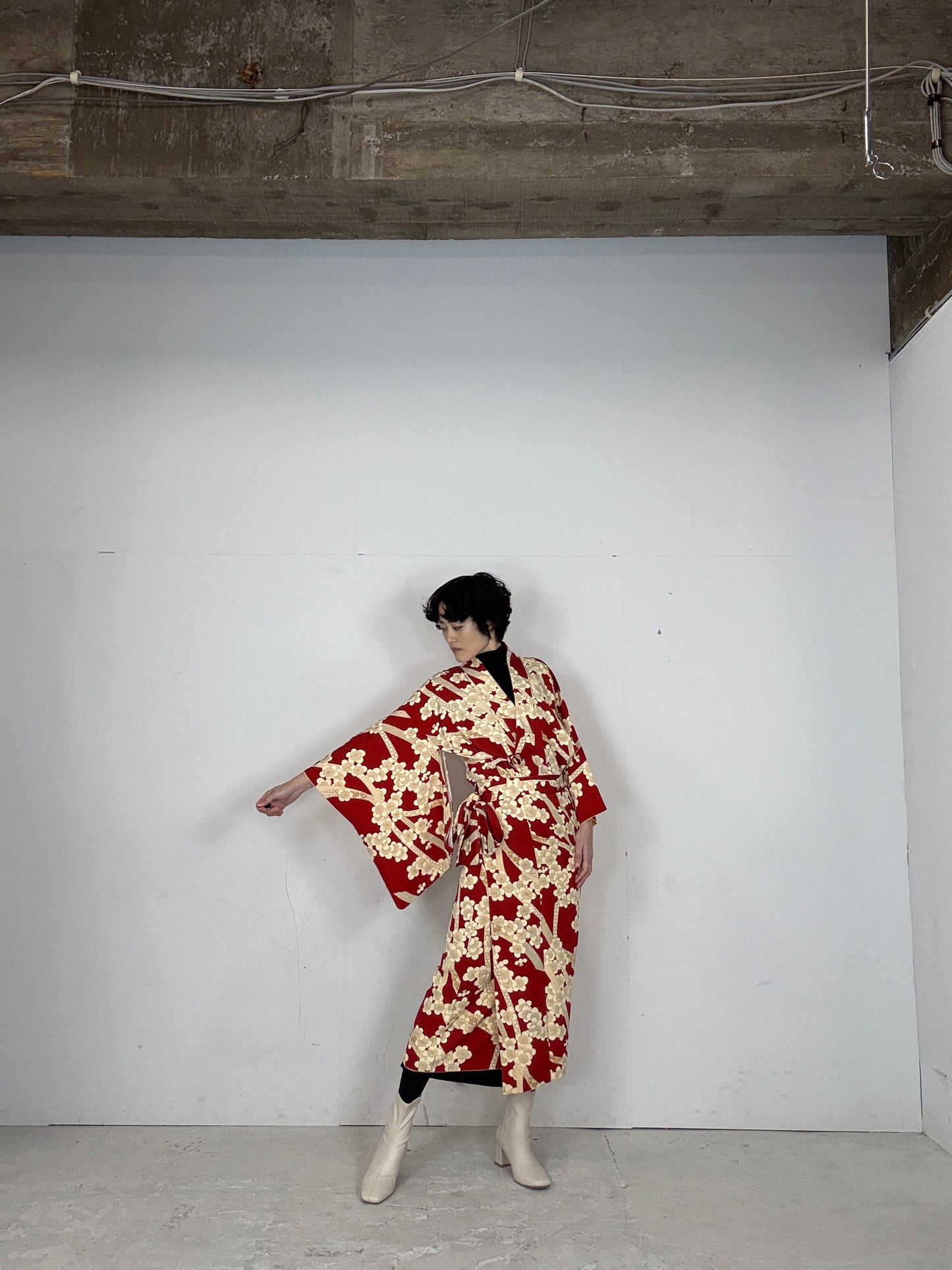 REIWA NIBUSHIKI KIMONO upcycled from Japanese kimono “AKA”