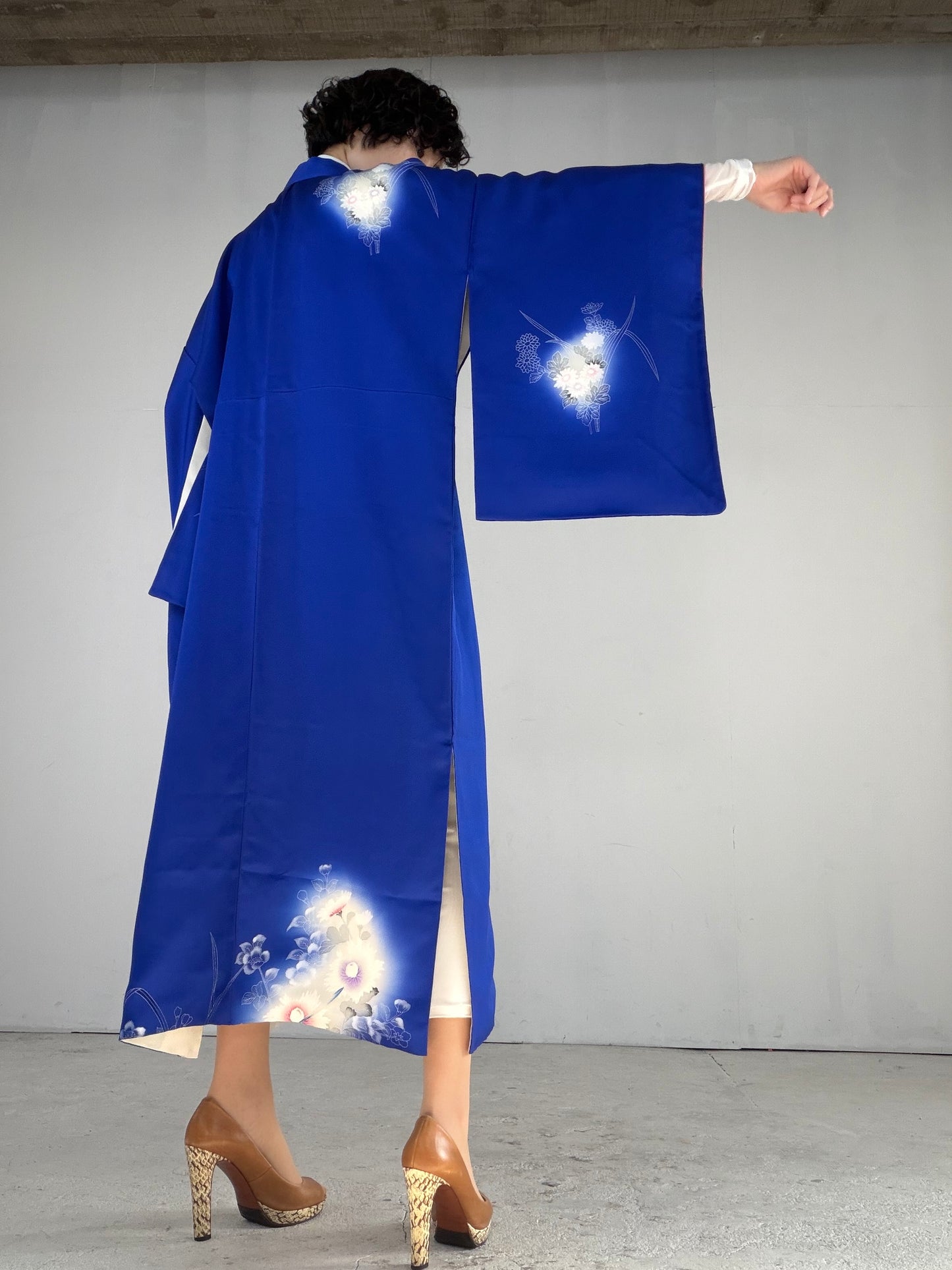 Houmongi Kimono Dress Gown with String Belt – Upcycled from Vintage Japanese Kimono "blue, white, DRE028"
