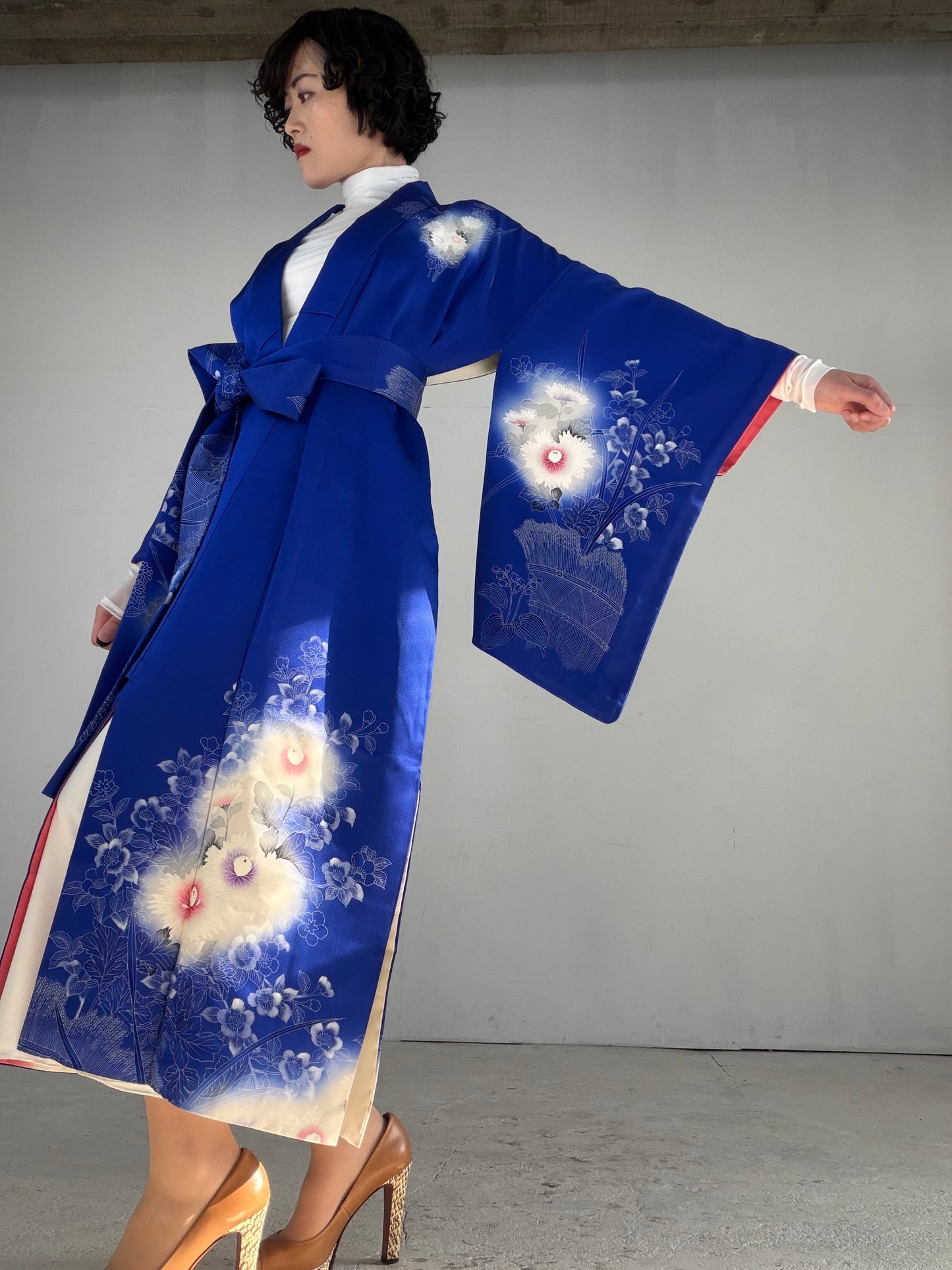 Houmongi Kimono Dress Gown with String Belt – Upcycled from Vintage Japanese Kimono "blue, white, DRE028"