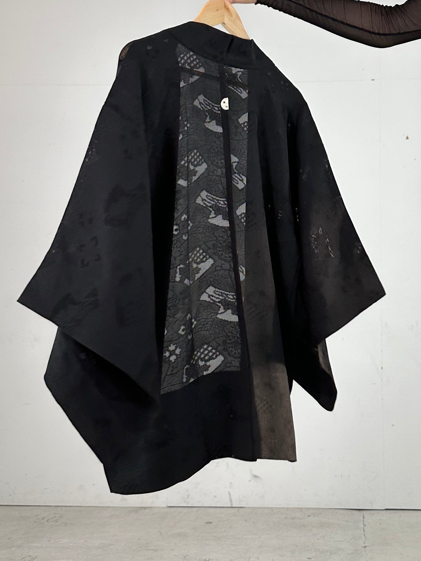 VINTAGE BLACK  HAORI SHEER “ougi montsukii"