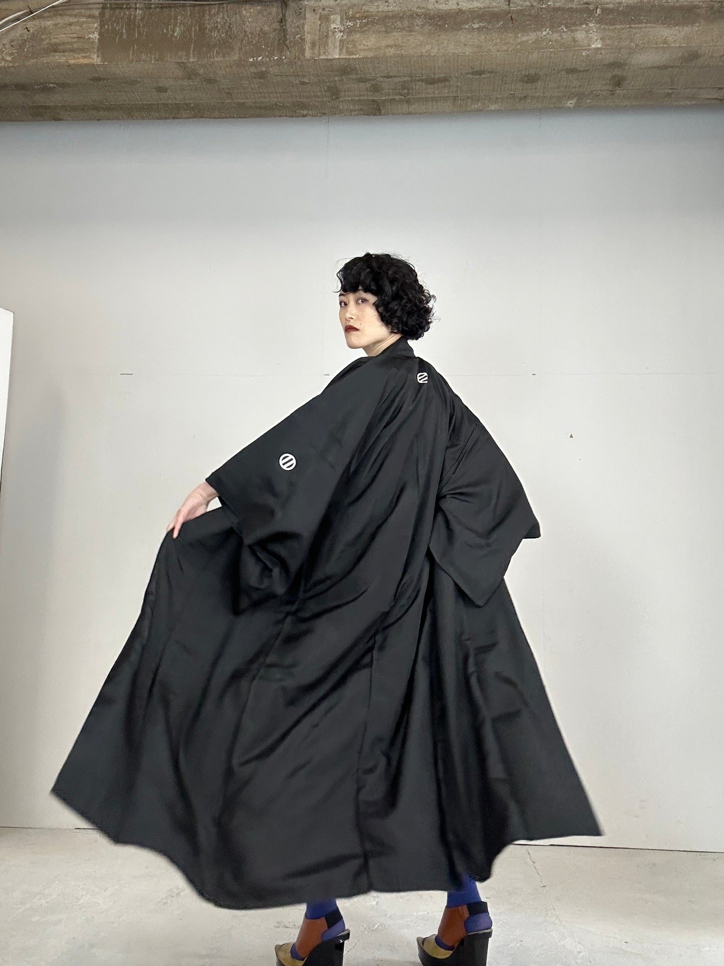 BLACK KIMONO MONTSUKI "MARUNIHUTATSUHIKI"