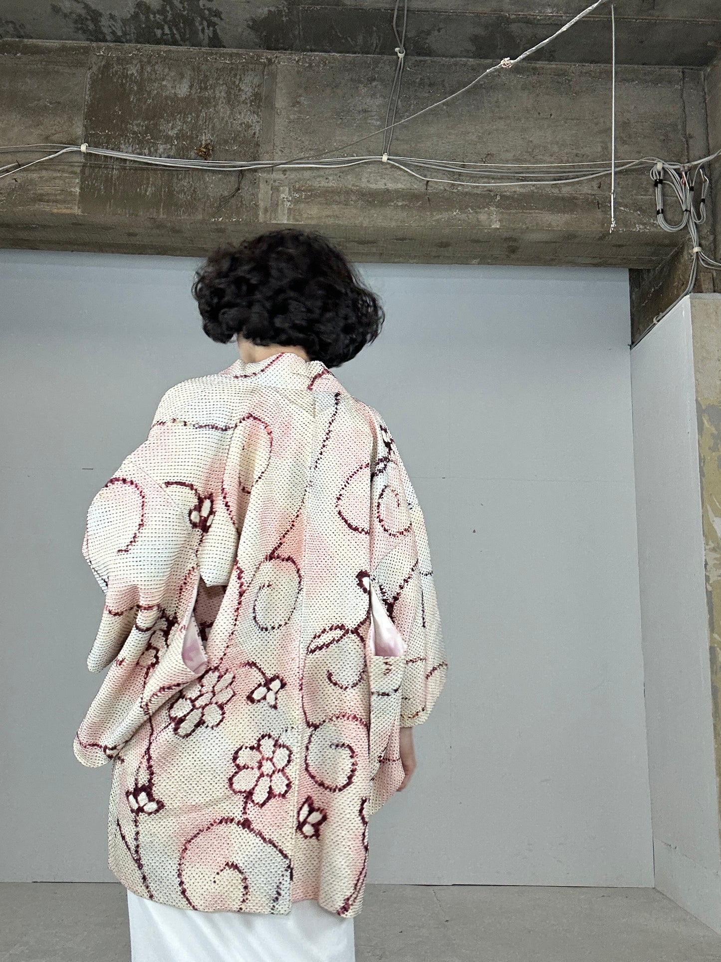 VINTAGE SHIBORI HAORI "white karakusa"