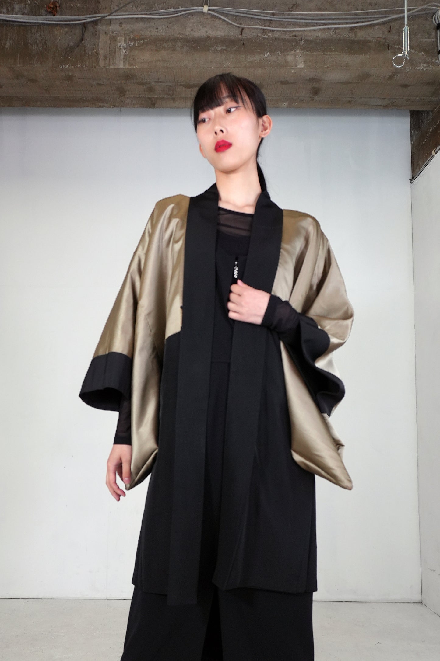 VINTAGE KUROMONTSUKI HAORI "carp, maruni-kasa, KUR114" *damage
