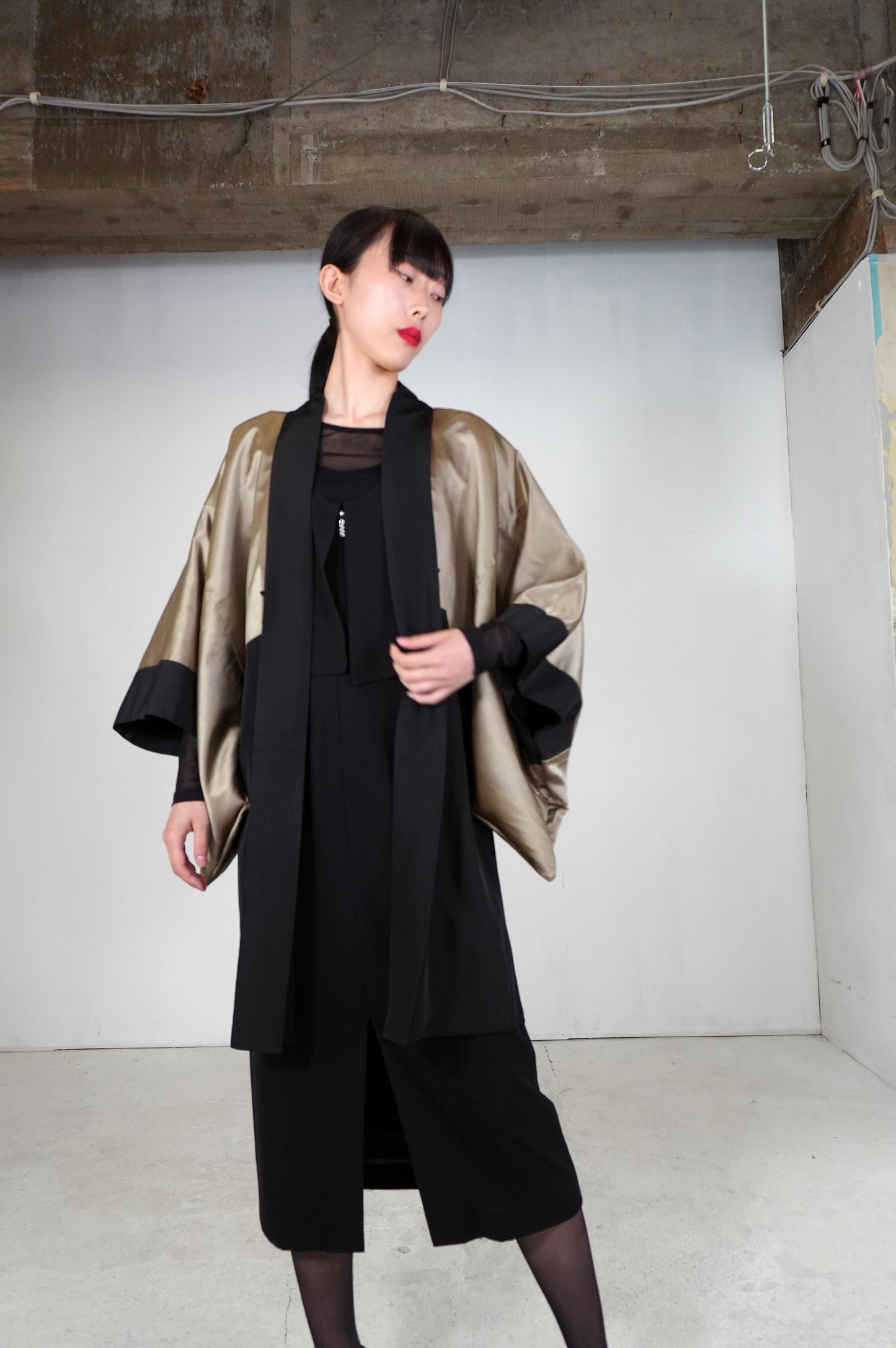 VINTAGE KUROMONTSUKI HAORI "carp, maruni-kasa, KUR114" *damage