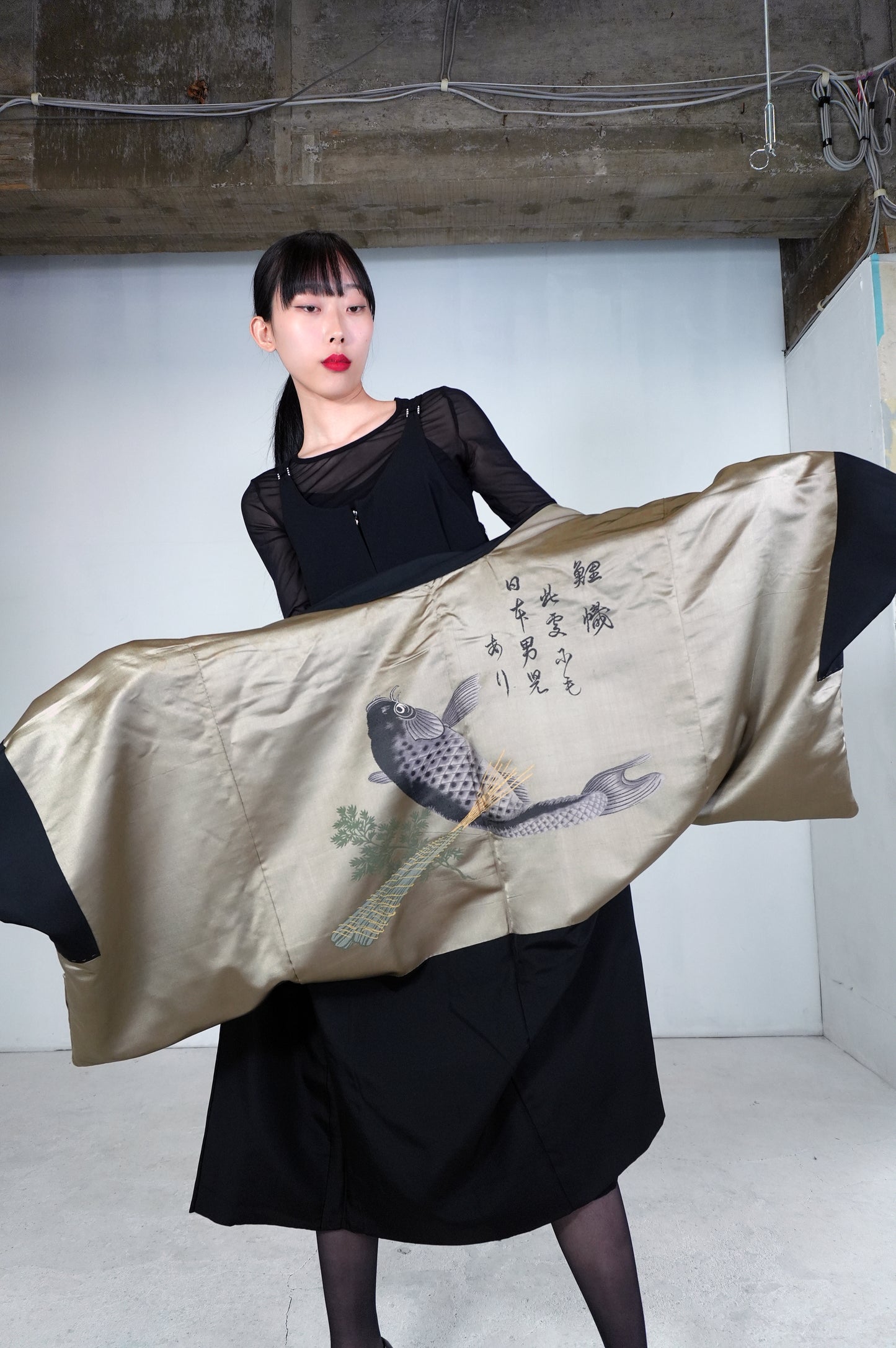 VINTAGE KUROMONTSUKI HAORI "carp, maruni-kasa, KUR114" *damage