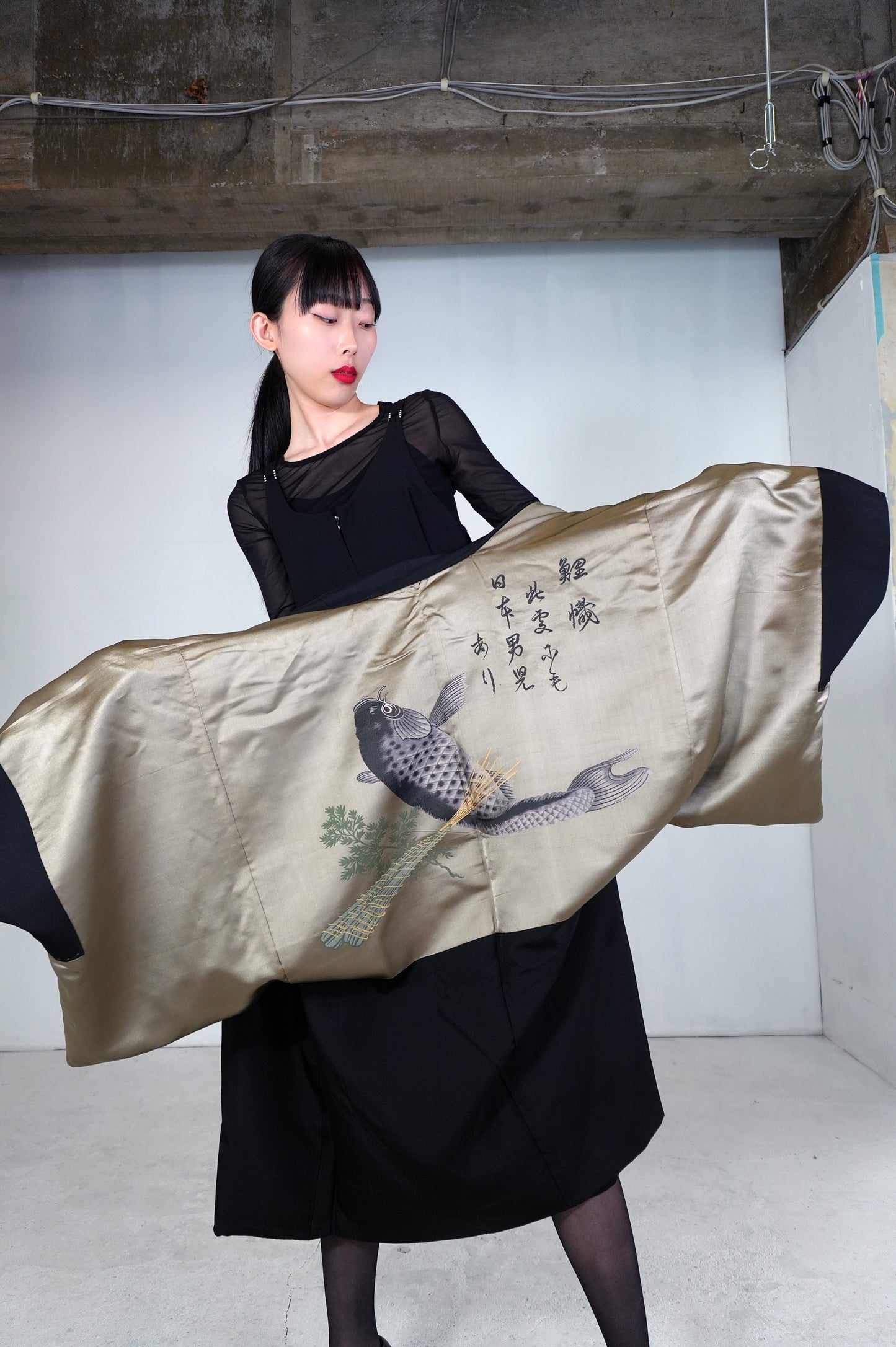 VINTAGE KUROMONTSUKI HAORI "carp, maruni-kasa, KUR114" *damage