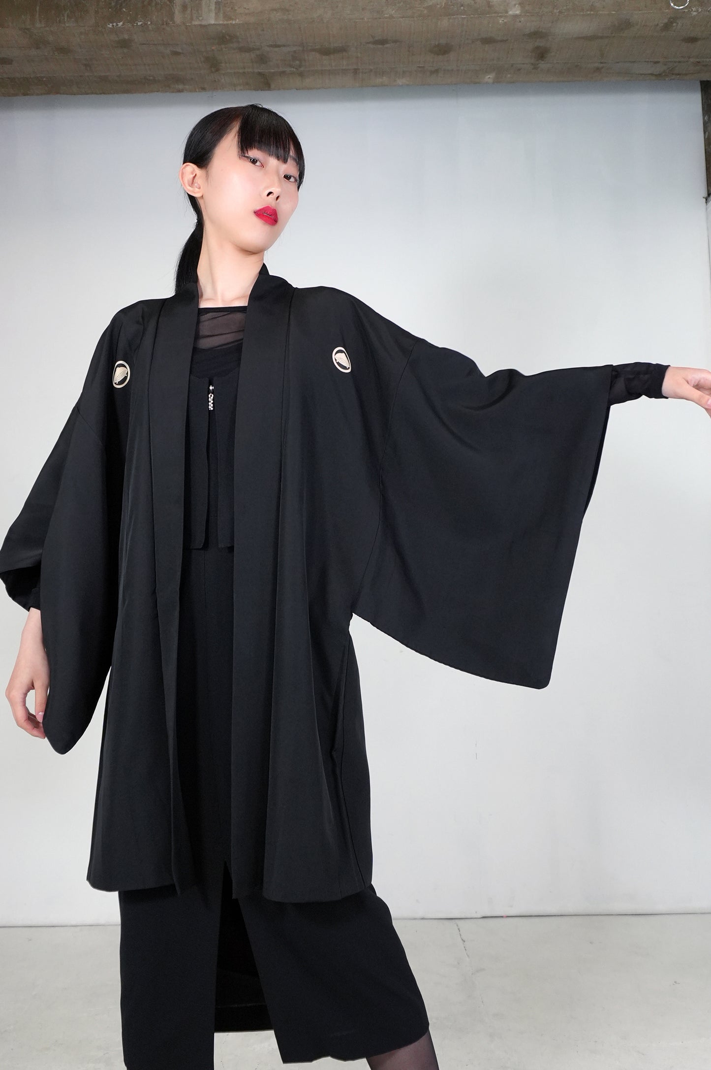 VINTAGE KUROMONTSUKI HAORI "carp, maruni-kasa, KUR114" *damage